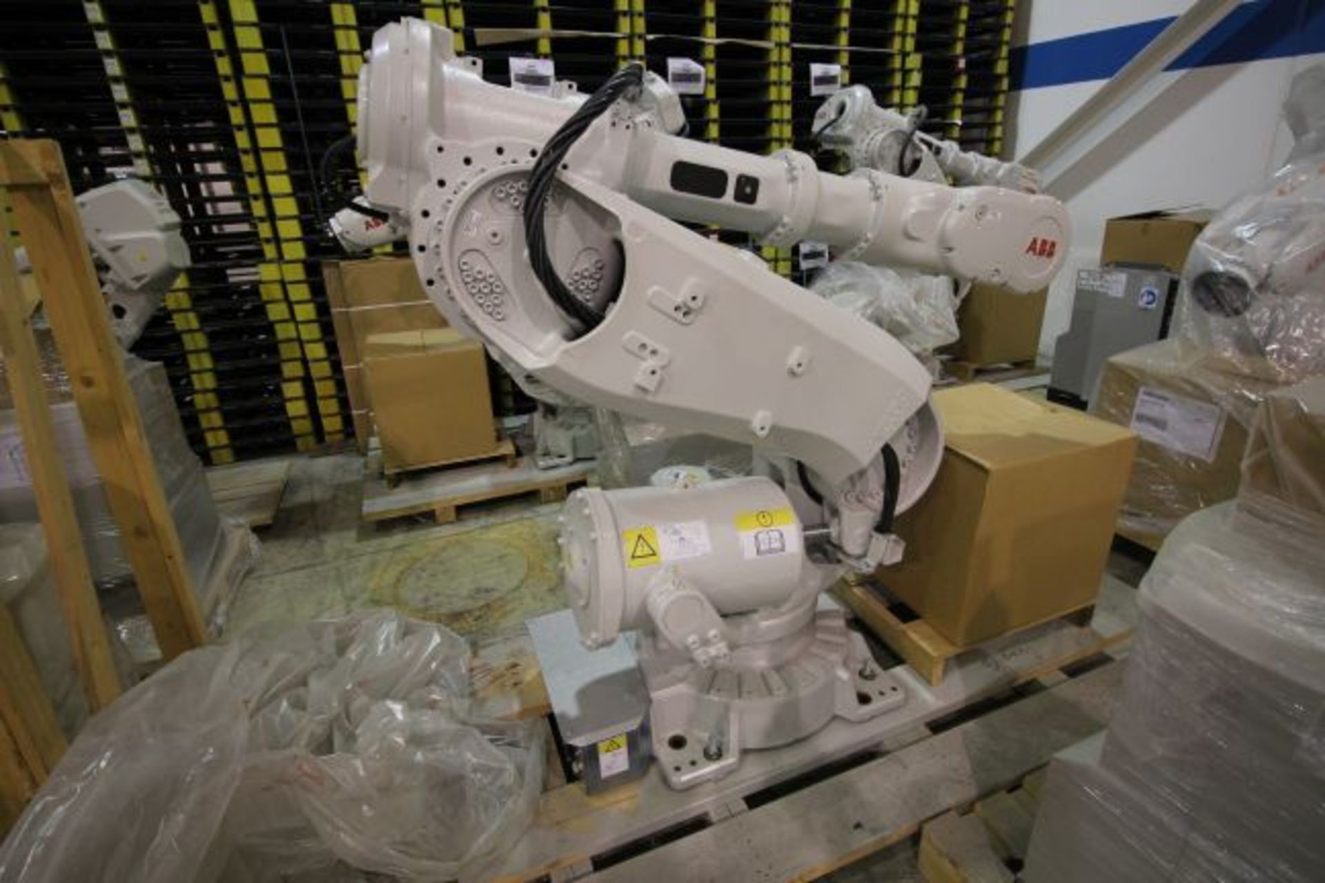 (NEW) ABB ROBOT IRB 6640 2.8/185 WITH IRC5 CONTROLS, YEAR 2015, 107534, TEACH PENDANT & CABLES