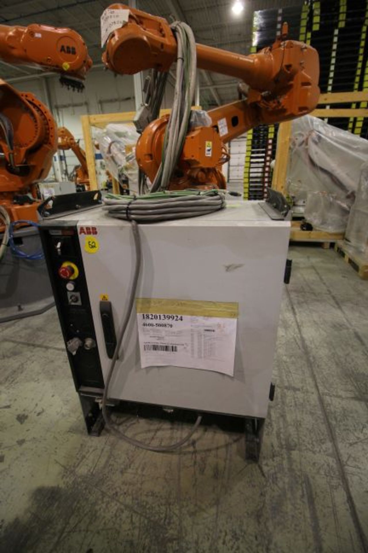 ABB ROBOT IRB 4600 2.55/40KG WITH IRC5 CONTROLS, YEAR 2014, SN 500870 TEACH PENDANT& CABLES - Image 6 of 10