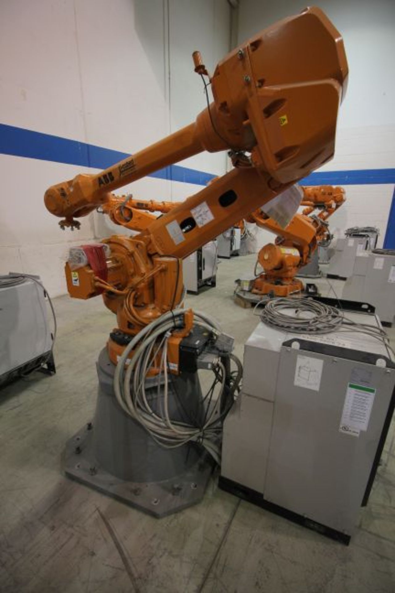 ABB ROBOT IRB 4600 2.55/40KG WITH IRC5 CONTROLS, YEAR 2014, SN 500871 TEACH PENDANT& CABLES - Image 2 of 9