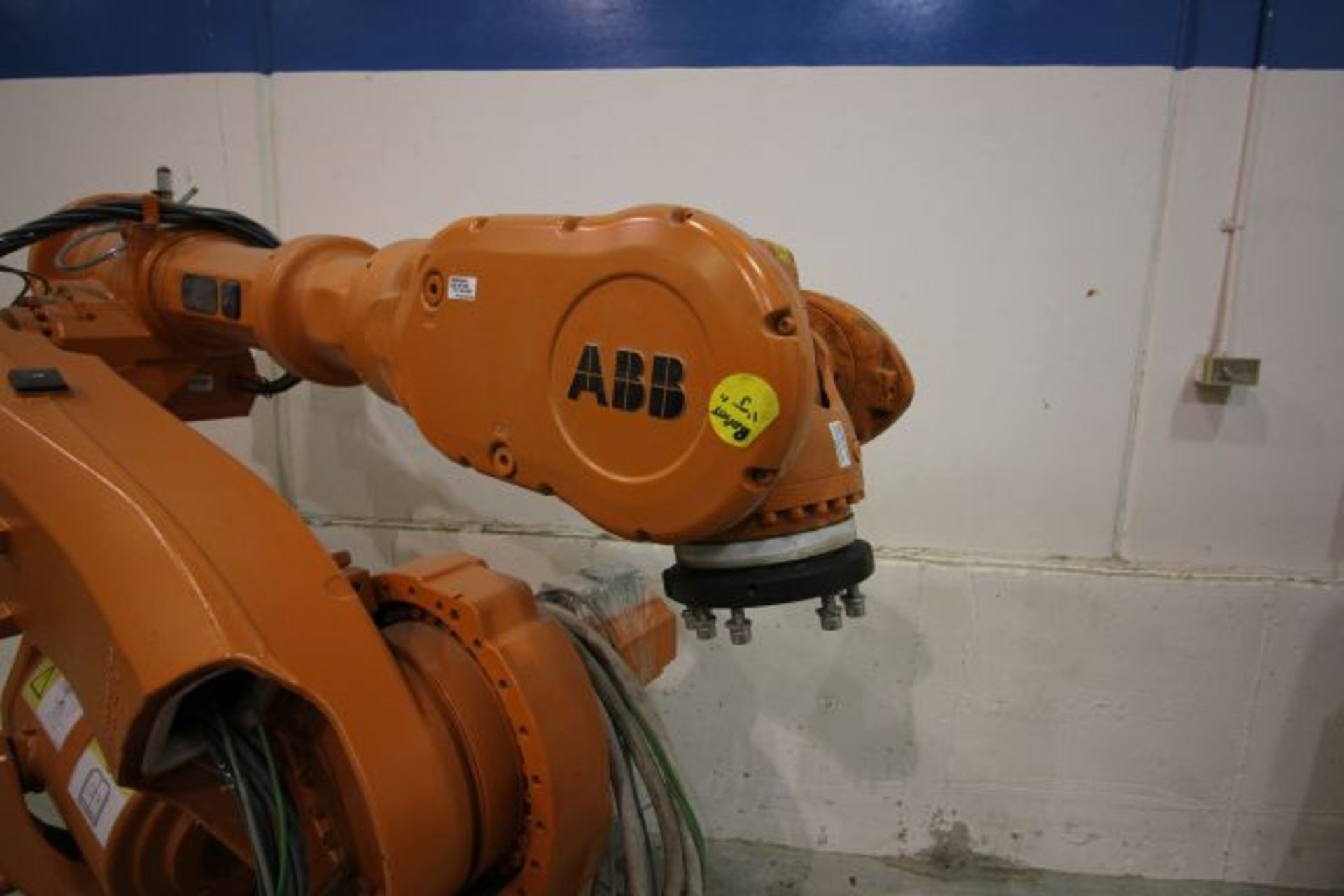 ABB ROBOT IRB 6640 2.8/185 WITH IRC5 CONTROLS, YEAR 2014, SN 106843, TEACH PENDANT & CABLES - Image 3 of 11