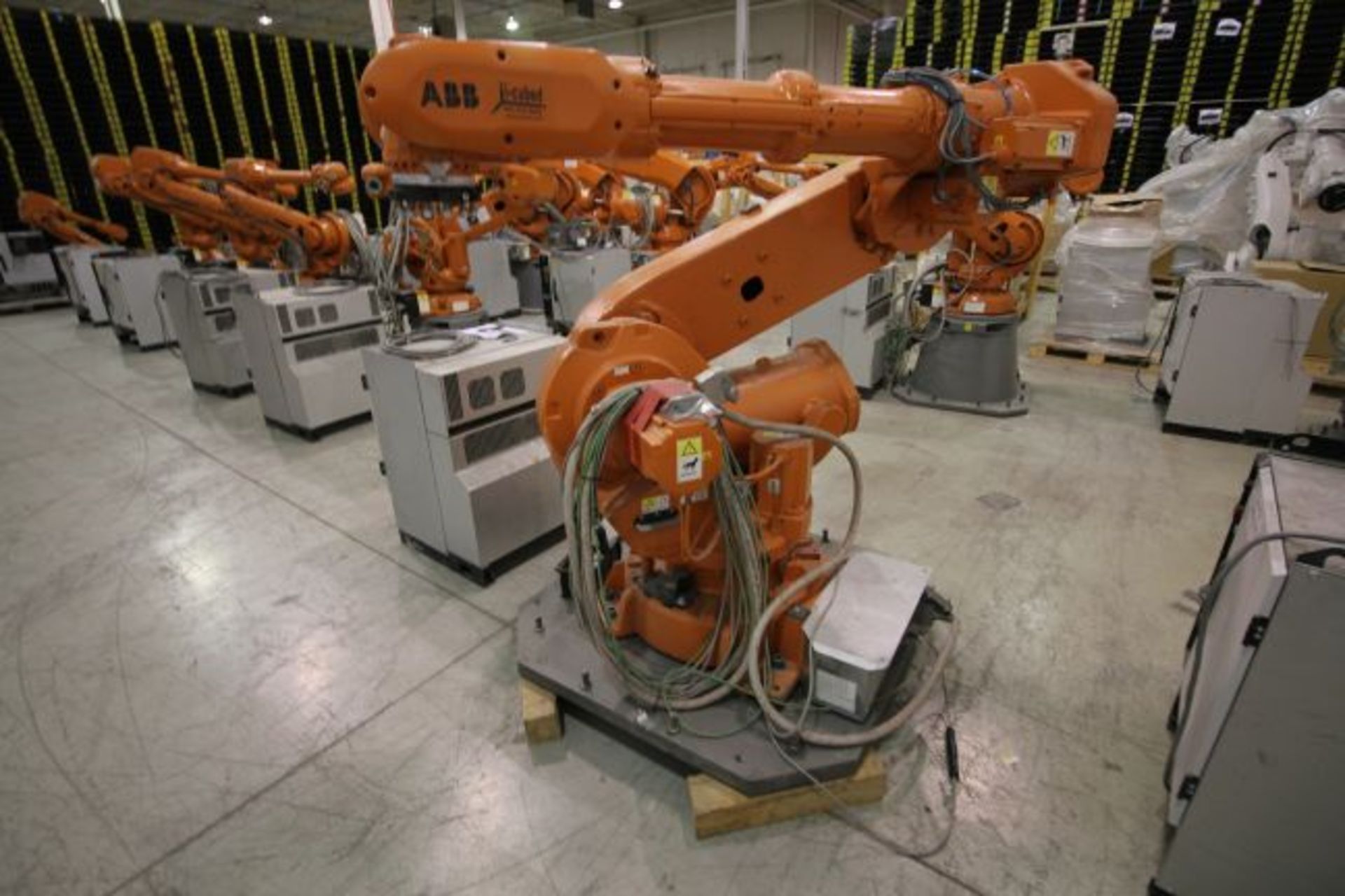 ABB ROBOT IRB 6640 2.8/185 WITH IRC5 CONTROLS, YEAR 2014, SN 503063, TEACH PENDANT & CABLES