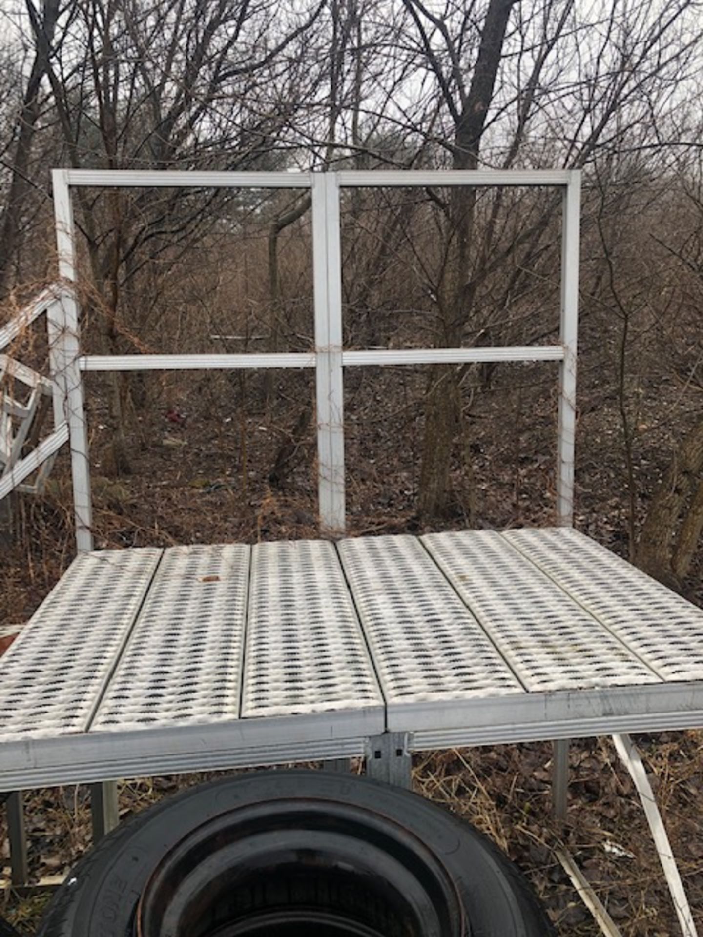 Aluminum steps and dog pen - Image 2 of 2