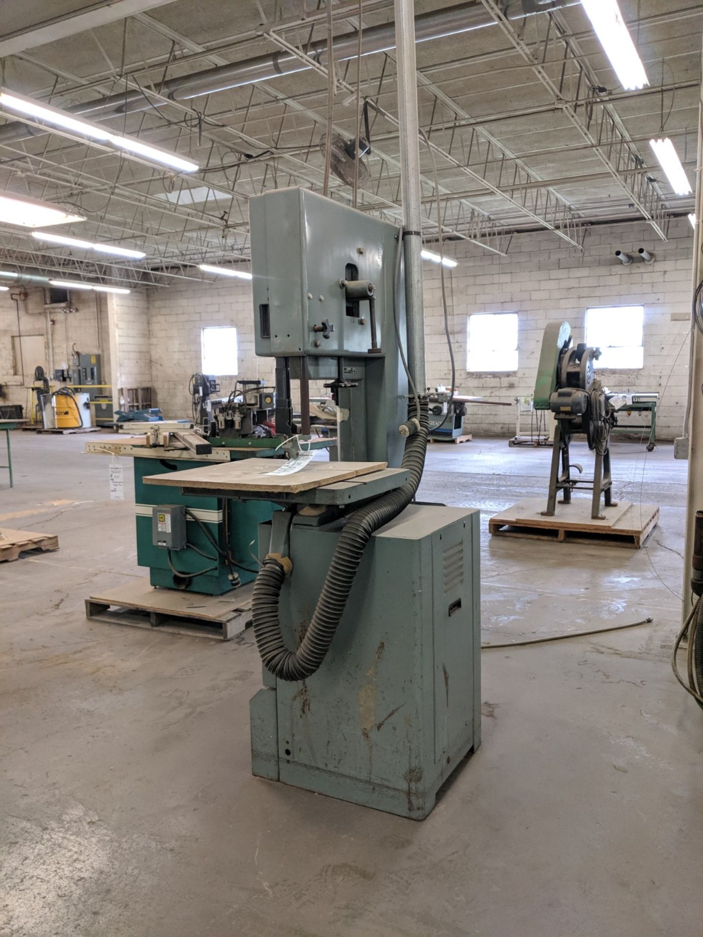 Delta Vertical Band Saw - Image 2 of 3