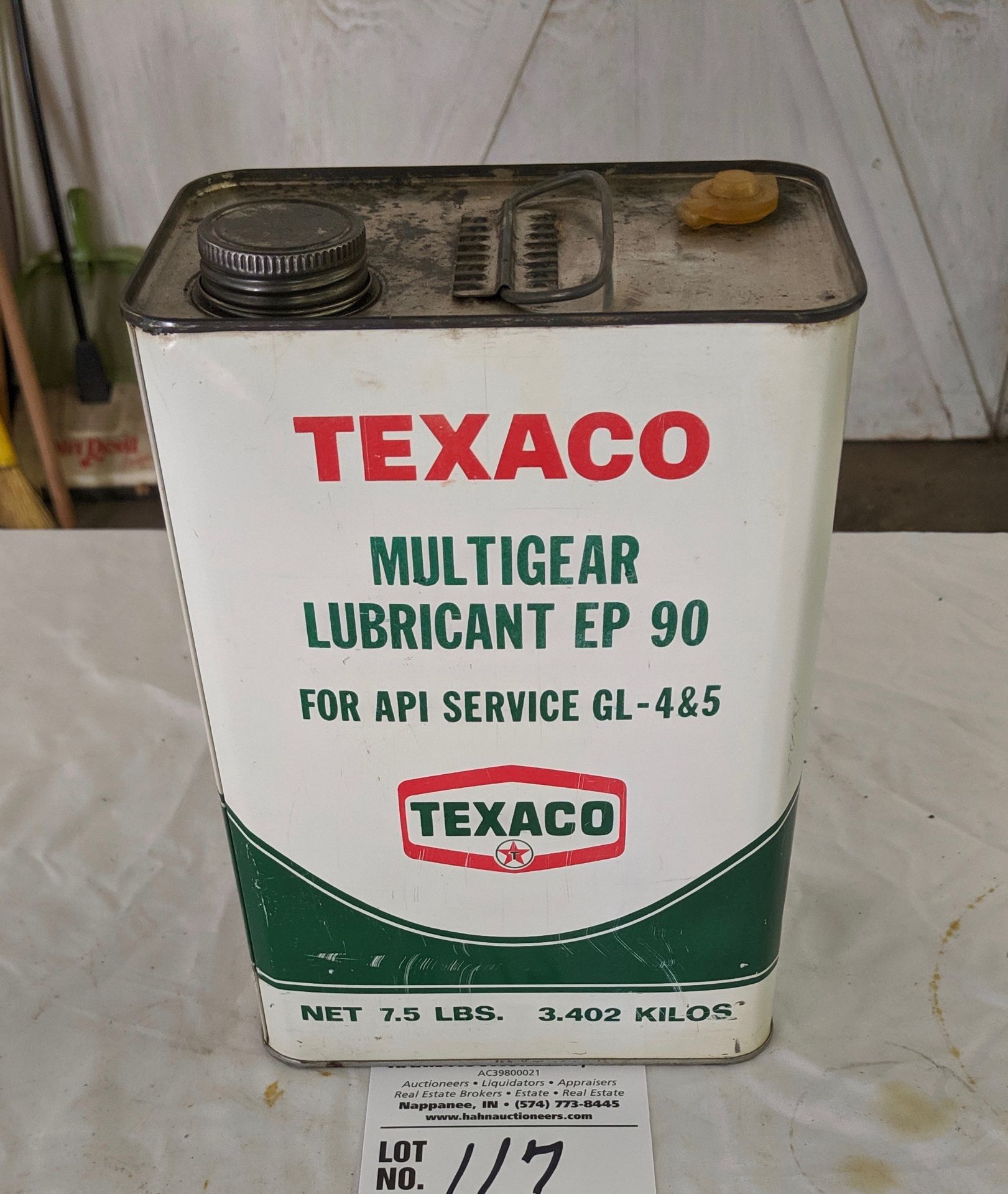 One gallon Texaco multigear lubricant can - full