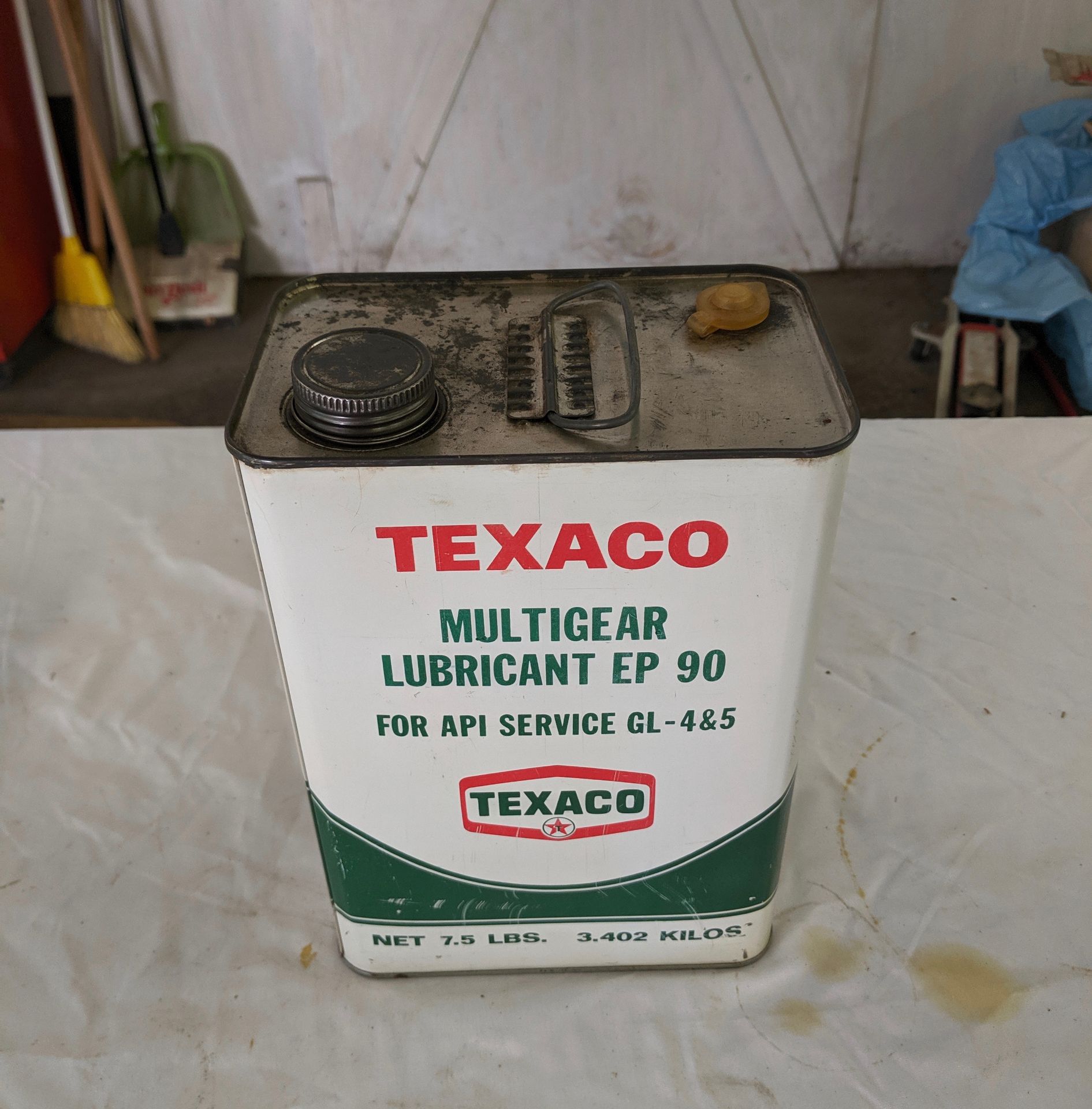 One gallon Texaco multigear lubricant can - full - Image 2 of 5