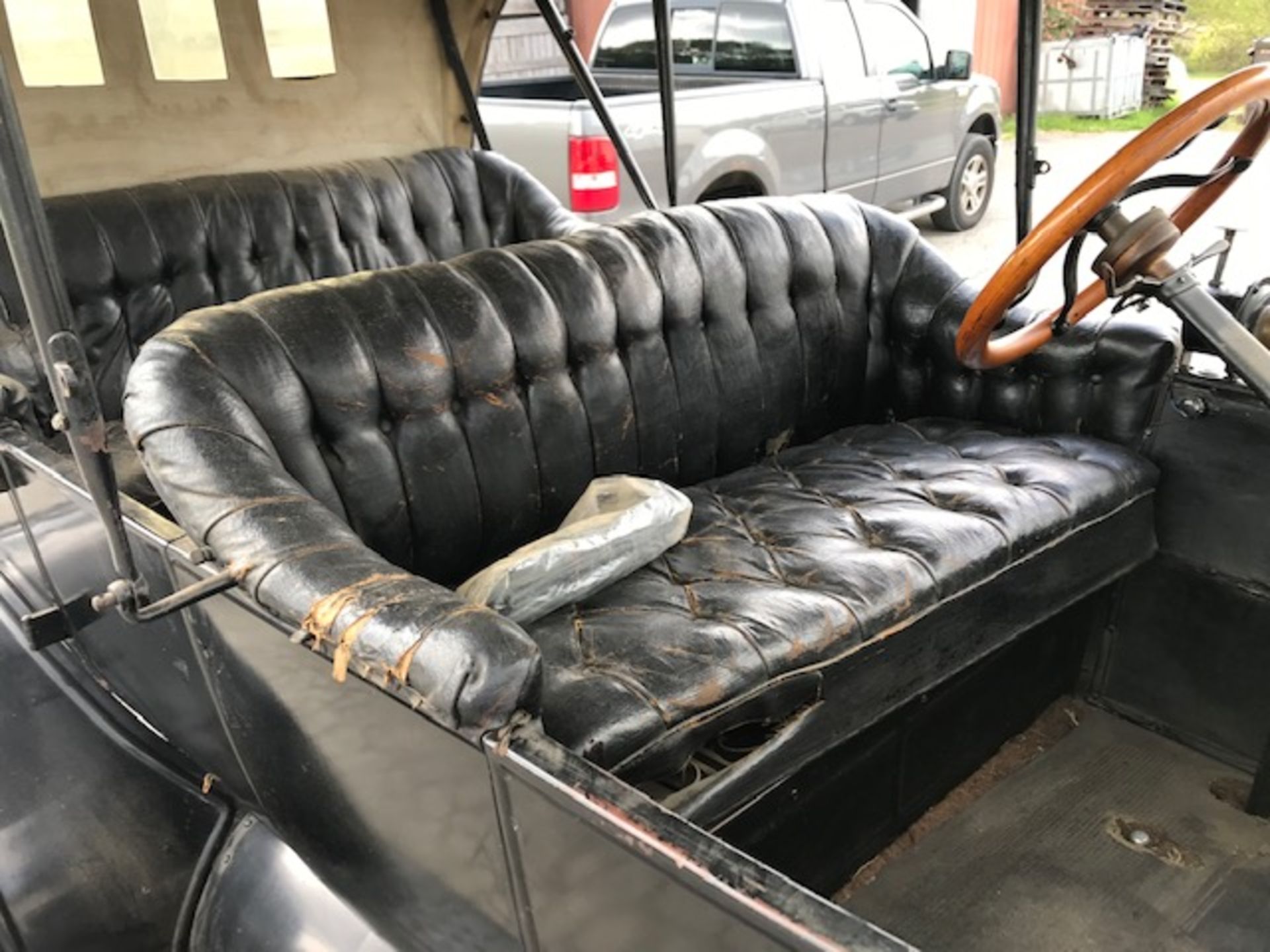 1914 Ford Model T Touring Auto, believed to be original roof and paint, ran approx. 10 years ago - Image 4 of 6