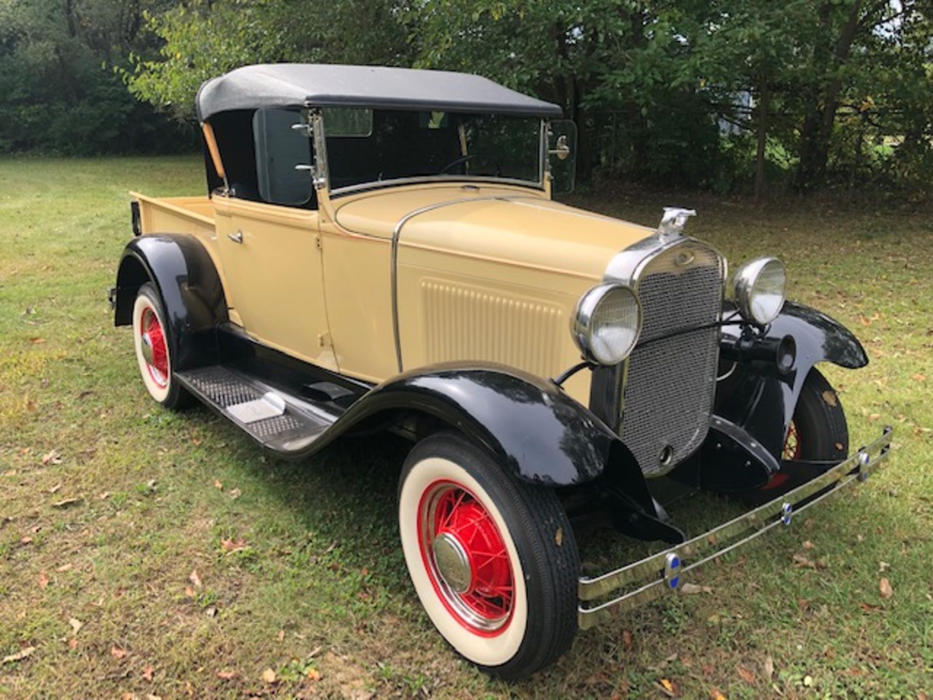 1931 Ford model A roadster pickup, 4 cylinder, 40 hp, convertible, cream in color, odometer reads - Image 4 of 8