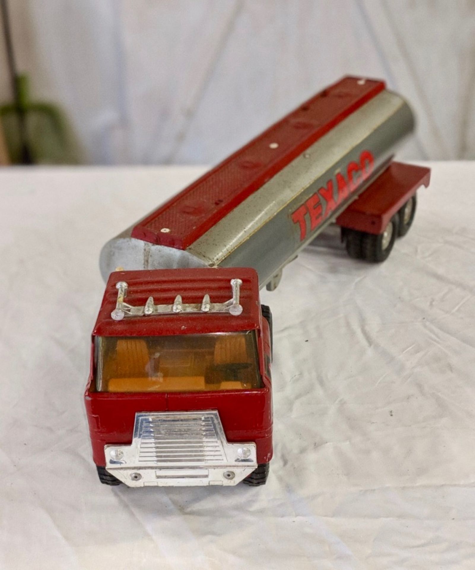 Ertl Texaco truck with oil tanker