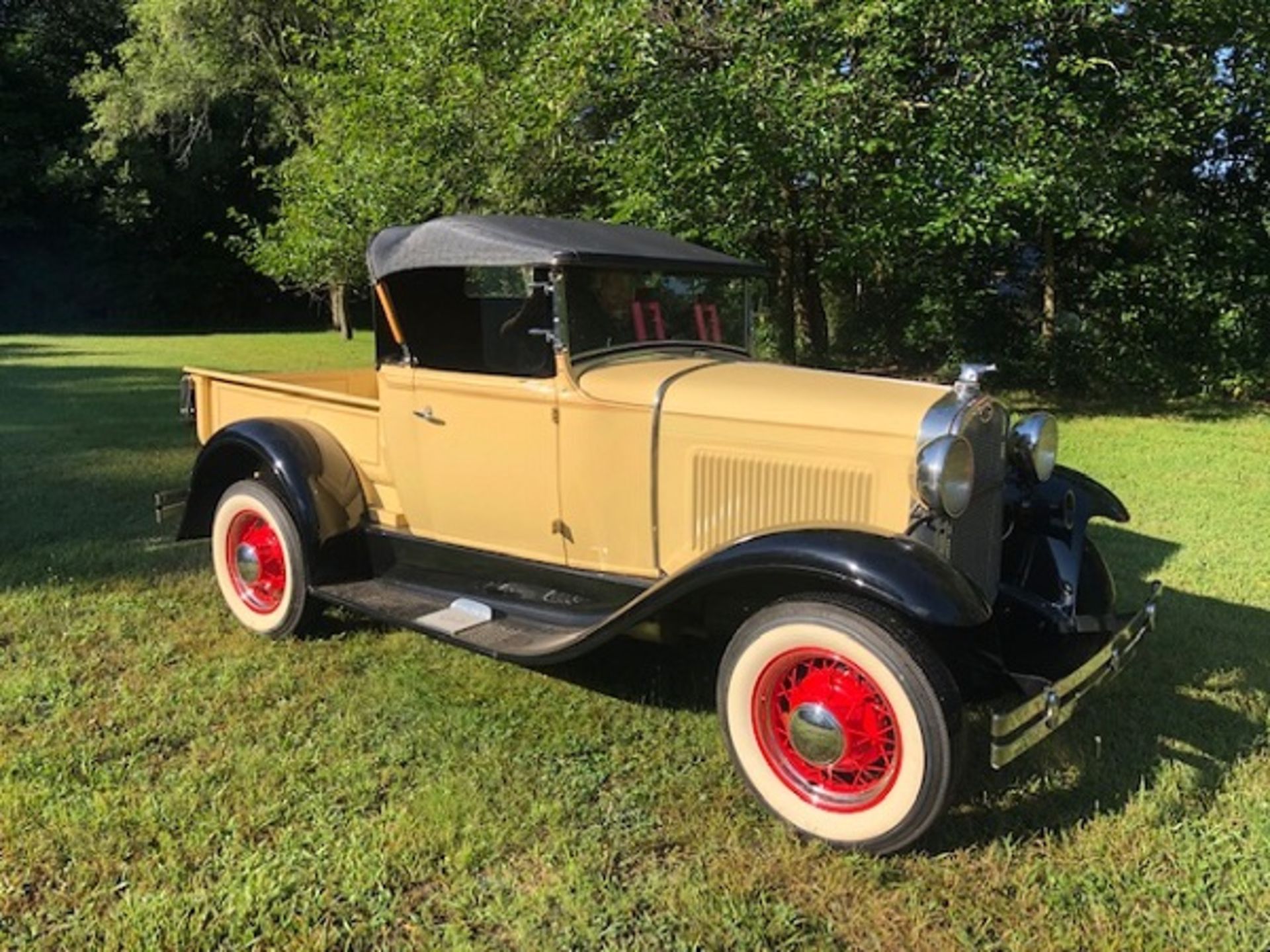 1931 Ford model A roadster pickup, 4 cylinder, 40 hp, convertible, cream in color, odometer reads