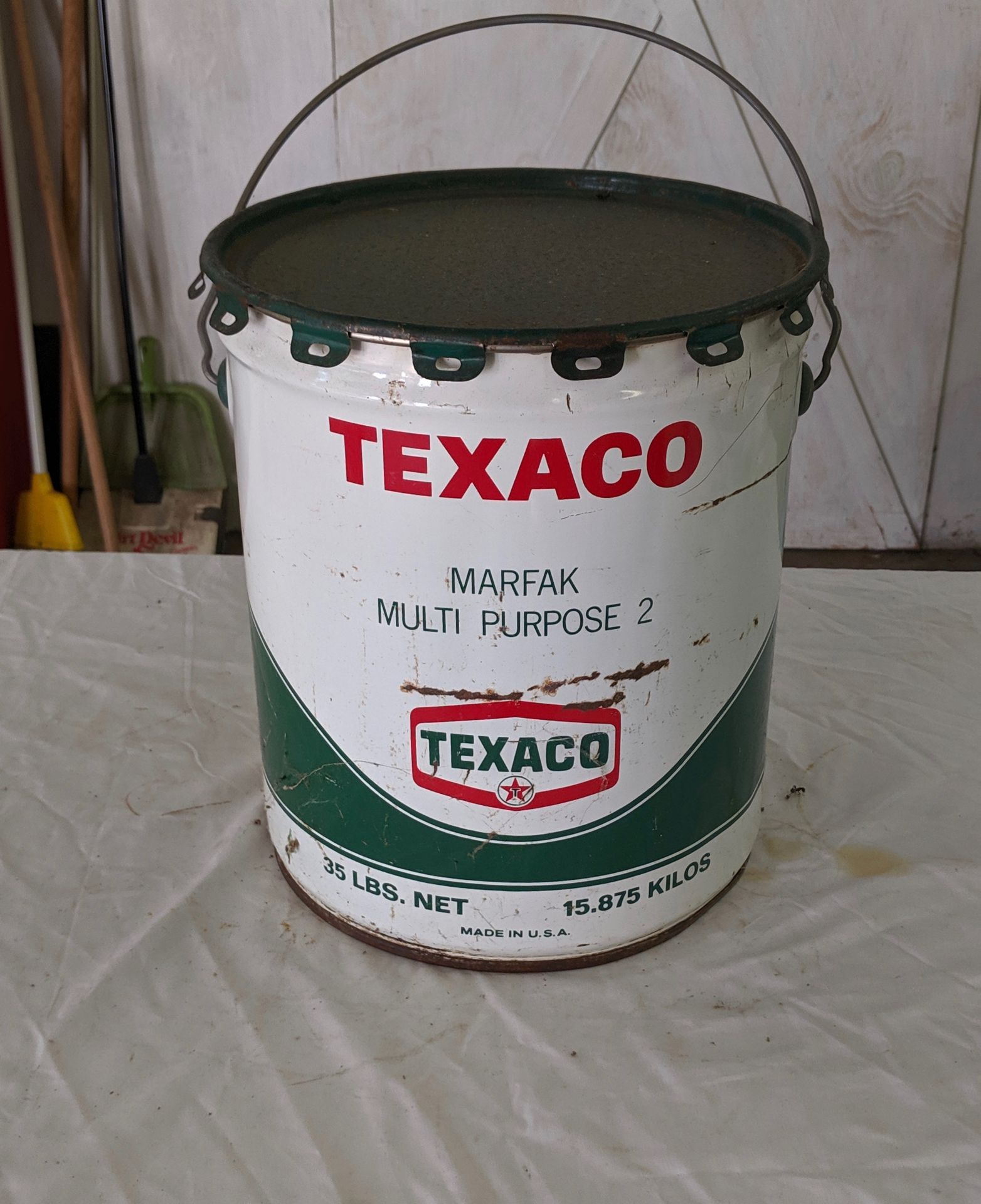 Texaco 5 gallon metal bucket Marfak multi purpose 2