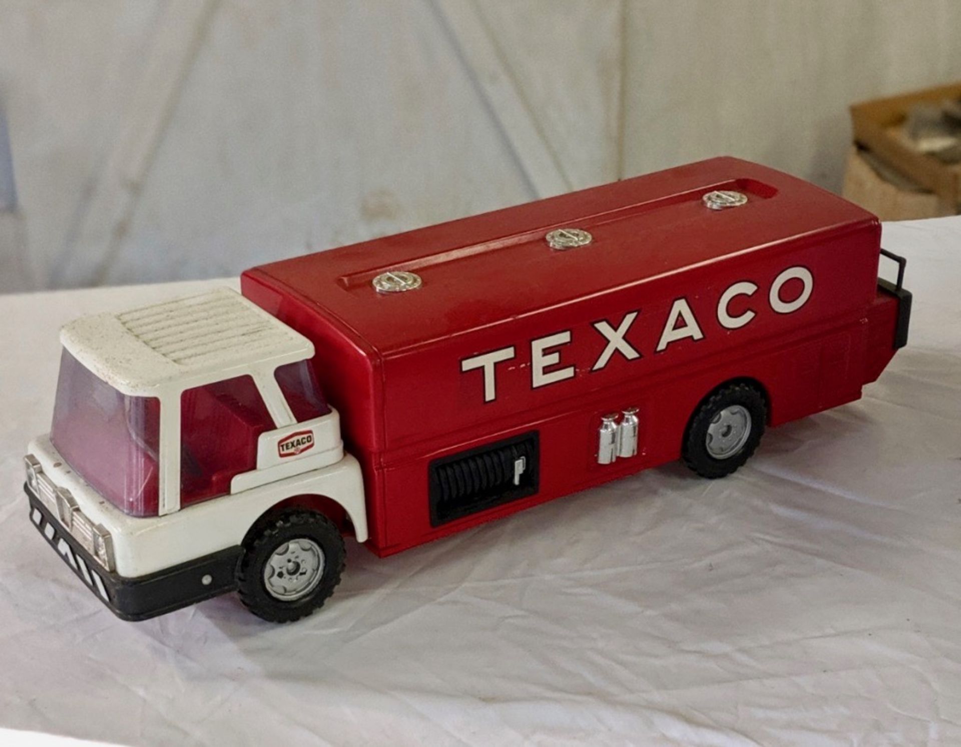 1960's Texaco pressed steel fuel tanker toy truck - Image 3 of 5