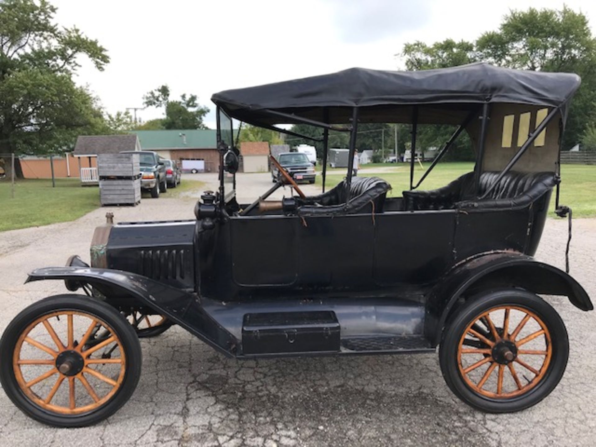 1914 Ford Model T Touring Auto, believed to be original roof and paint, ran approx. 10 years ago - Image 3 of 6