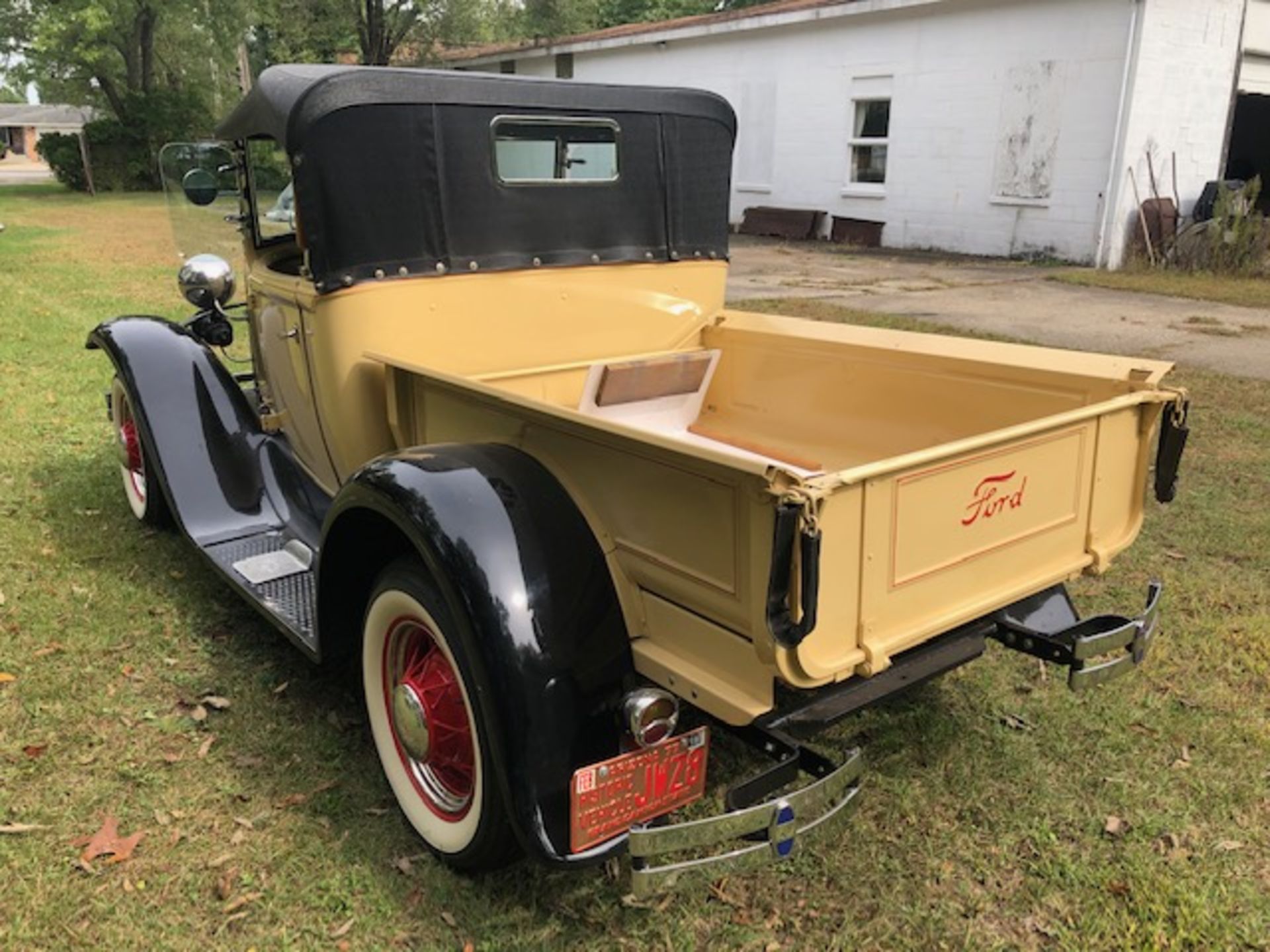 1931 Ford model A roadster pickup, 4 cylinder, 40 hp, convertible, cream in color, odometer reads - Image 6 of 8