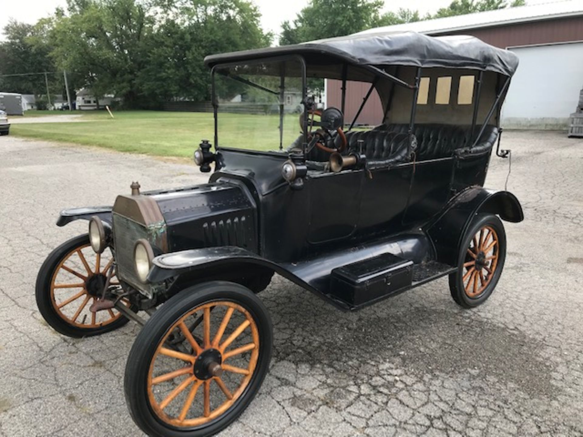 1914 Ford Model T Touring Auto, believed to be original roof and paint, ran approx. 10 years ago - Image 2 of 6