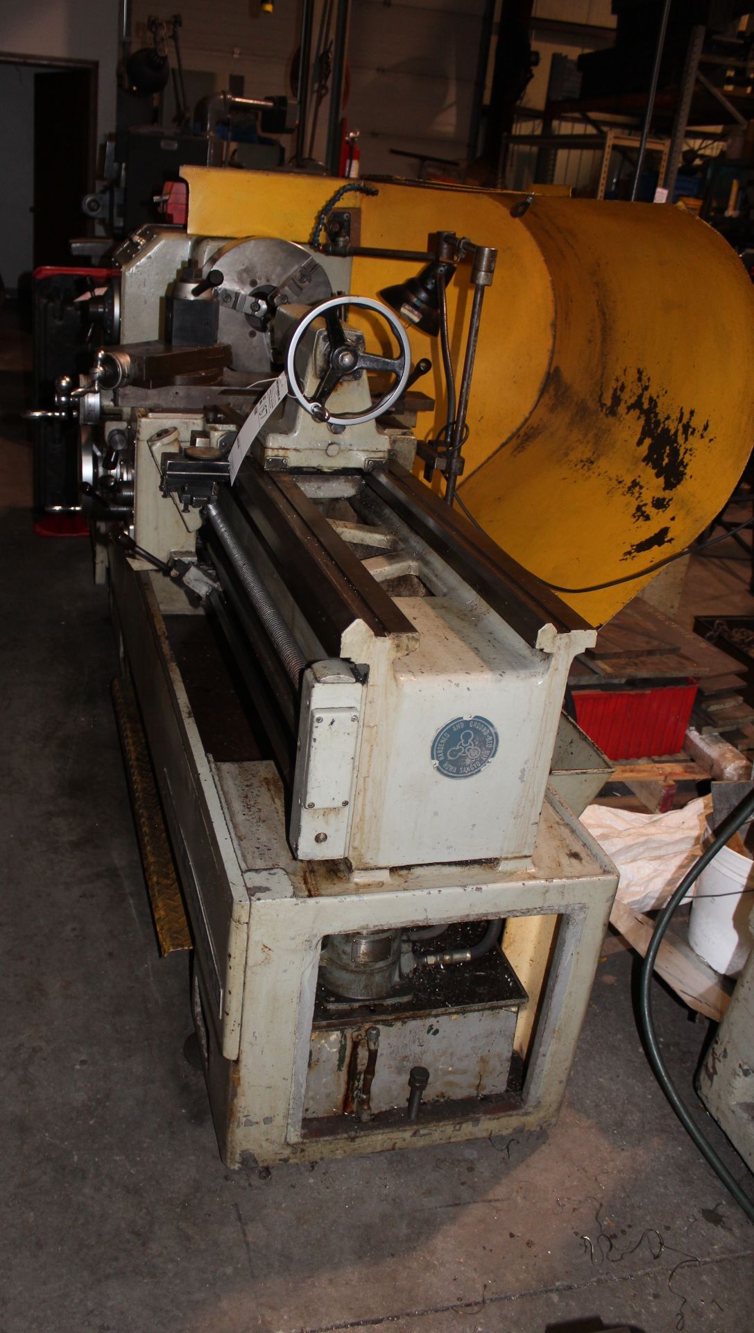 Howa model 1000 metal lathe 16" swing with one 3 jaw chuck - Image 2 of 5