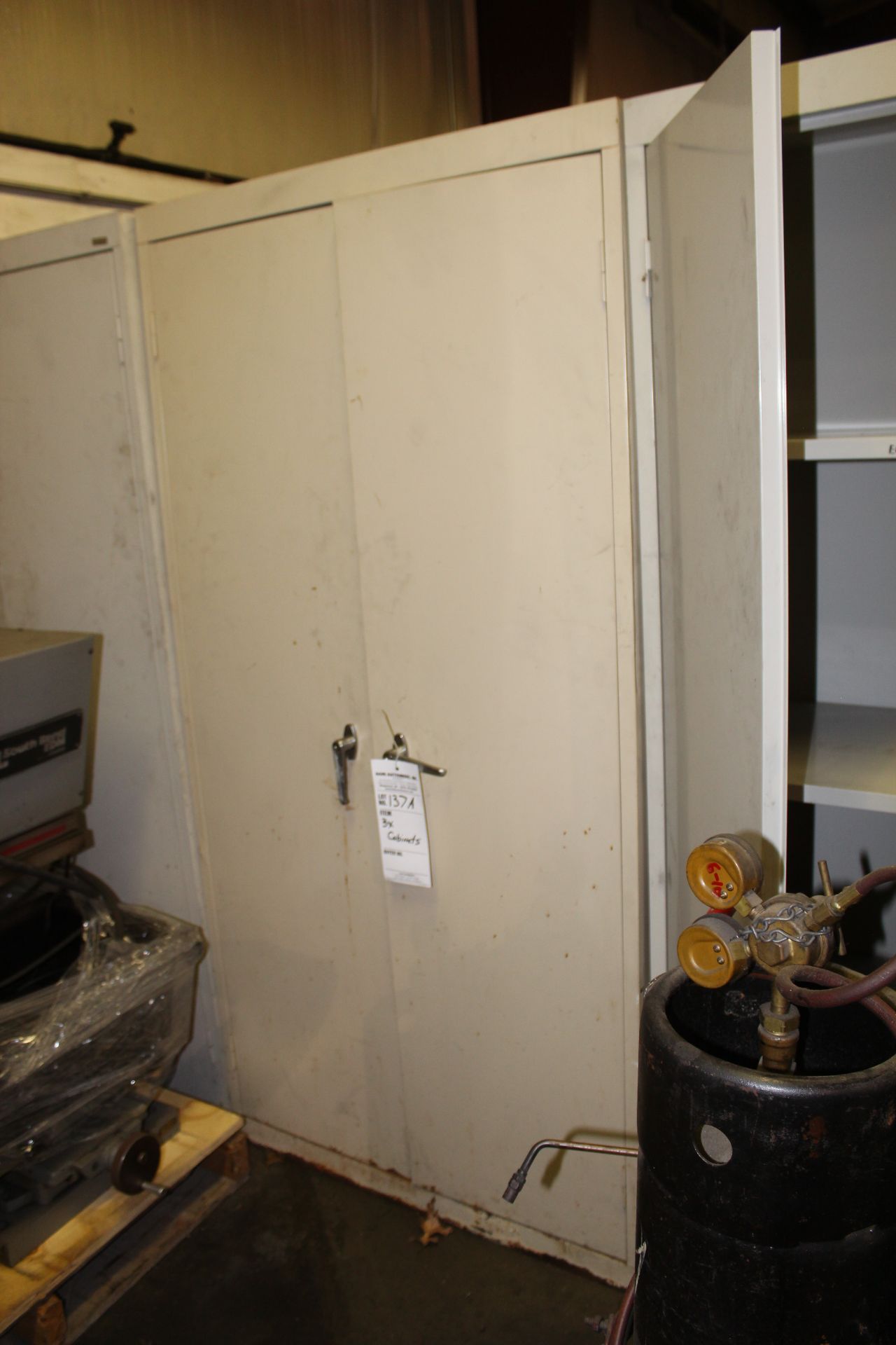 3 metal cabinets - Image 2 of 2