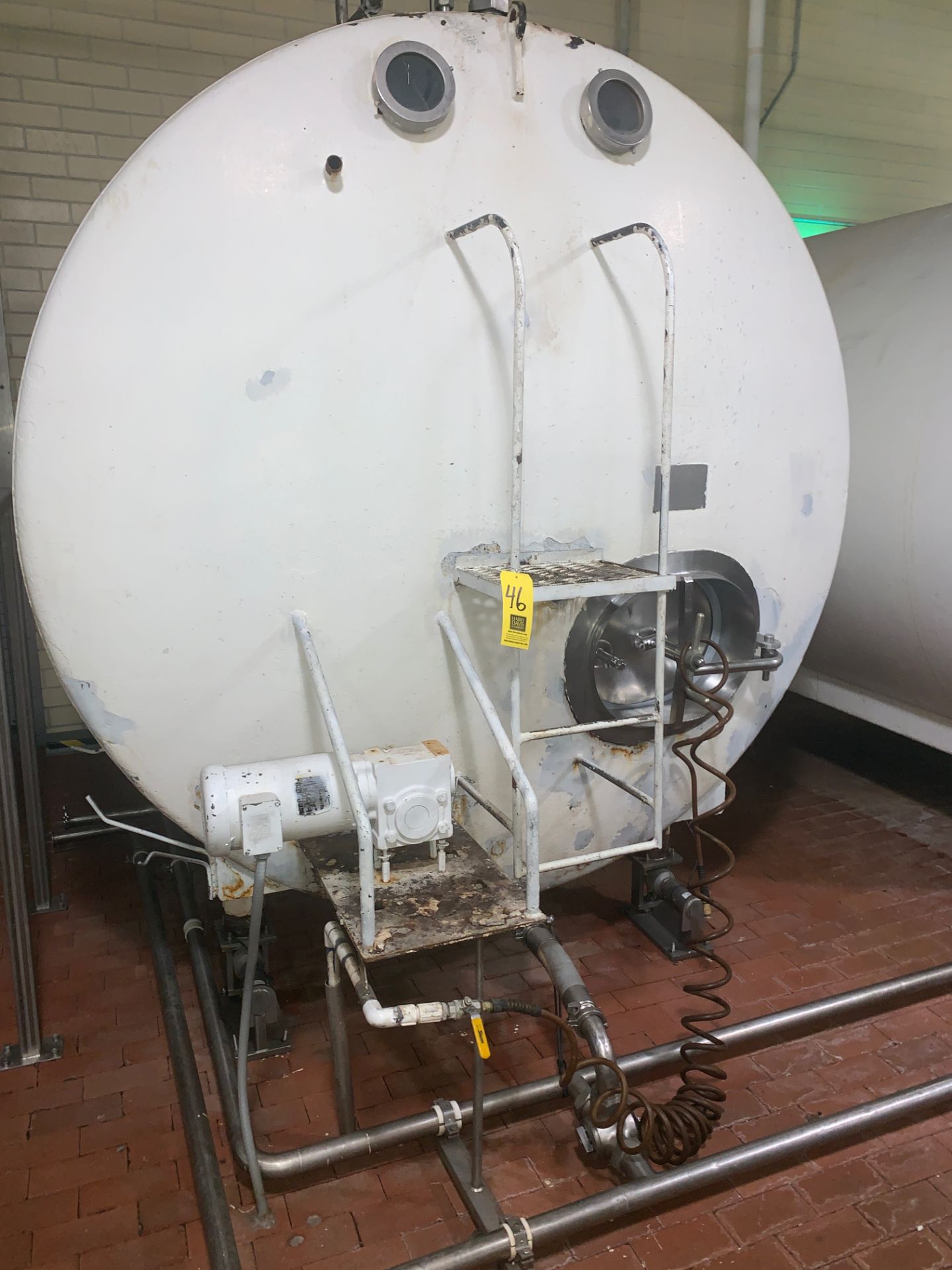 2,000 Gallon Insulated Horizontal S/S Tank with Horizontal Agitation *Located in Salt Lake City,