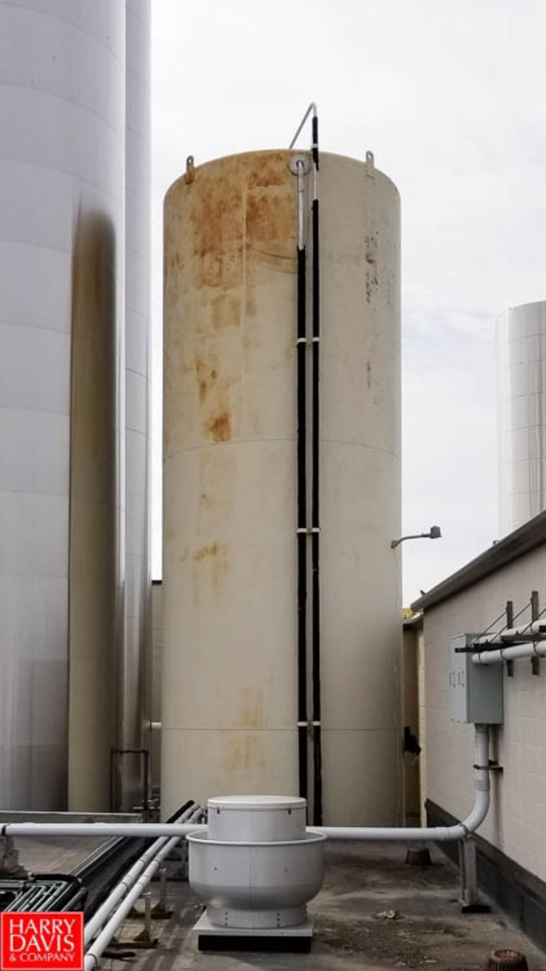Mueller 30,000 Gallon Jacketed S/S Silo with Horizontal Agitation *Located in Belgium, WI Rigging - Image 7 of 9