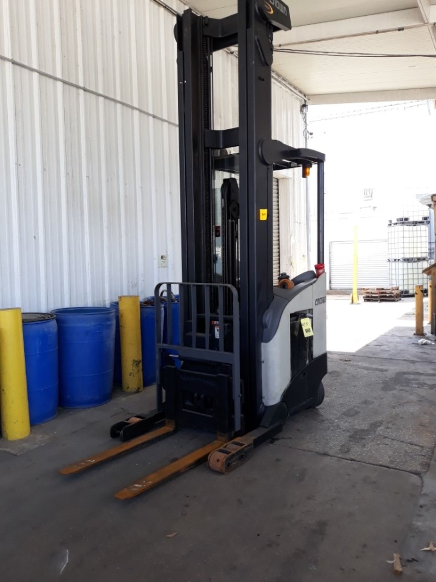 Crown 4,500 LB Capacity Stand-Up Electric Fork Lift with Side Shift, Series 5700; Rigging $100