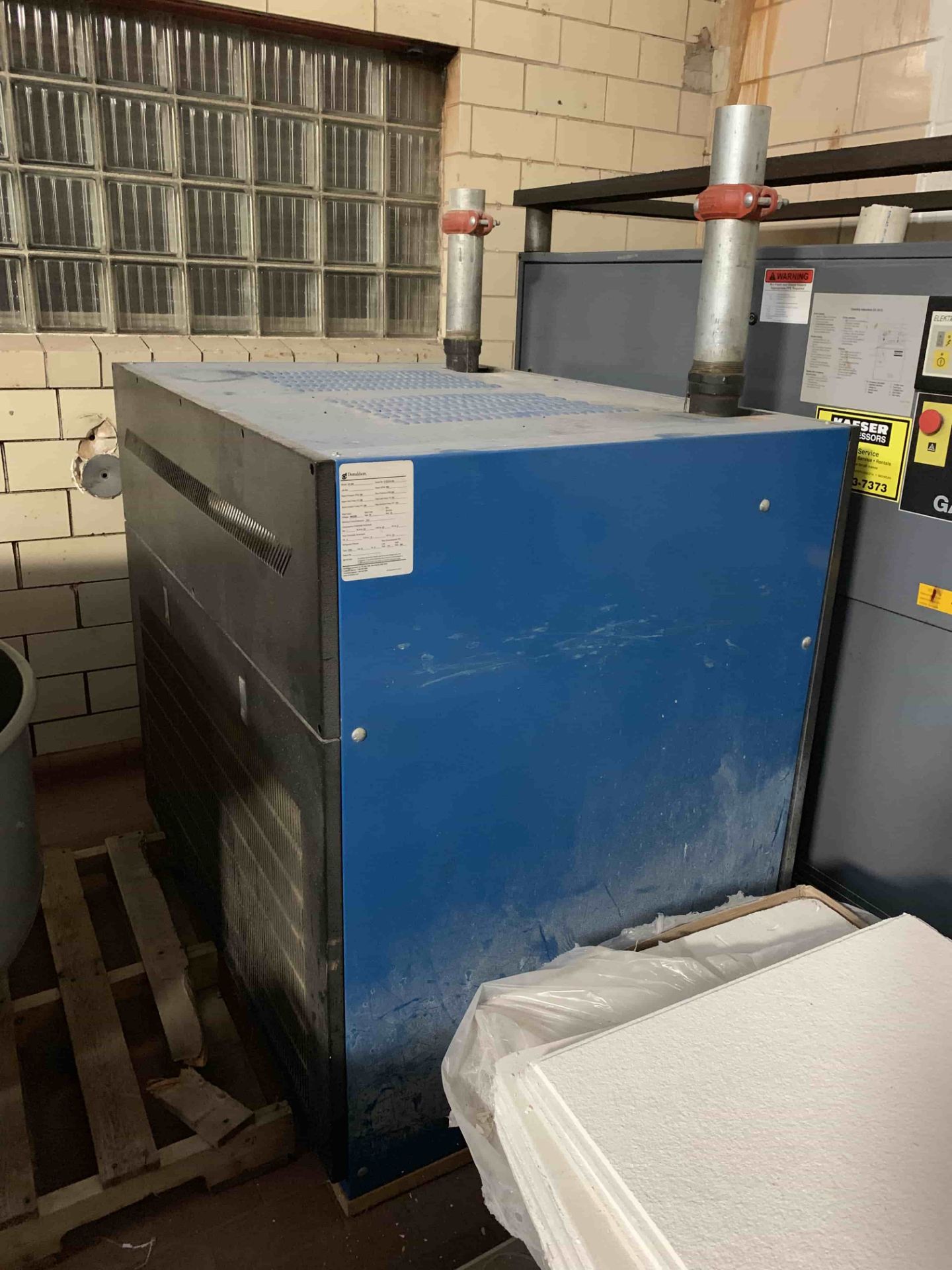 Donaldson Refrigerated Air Dryer Model VF-800 : SN V1SLOA4146 **Located in Pine Island, Minnesota