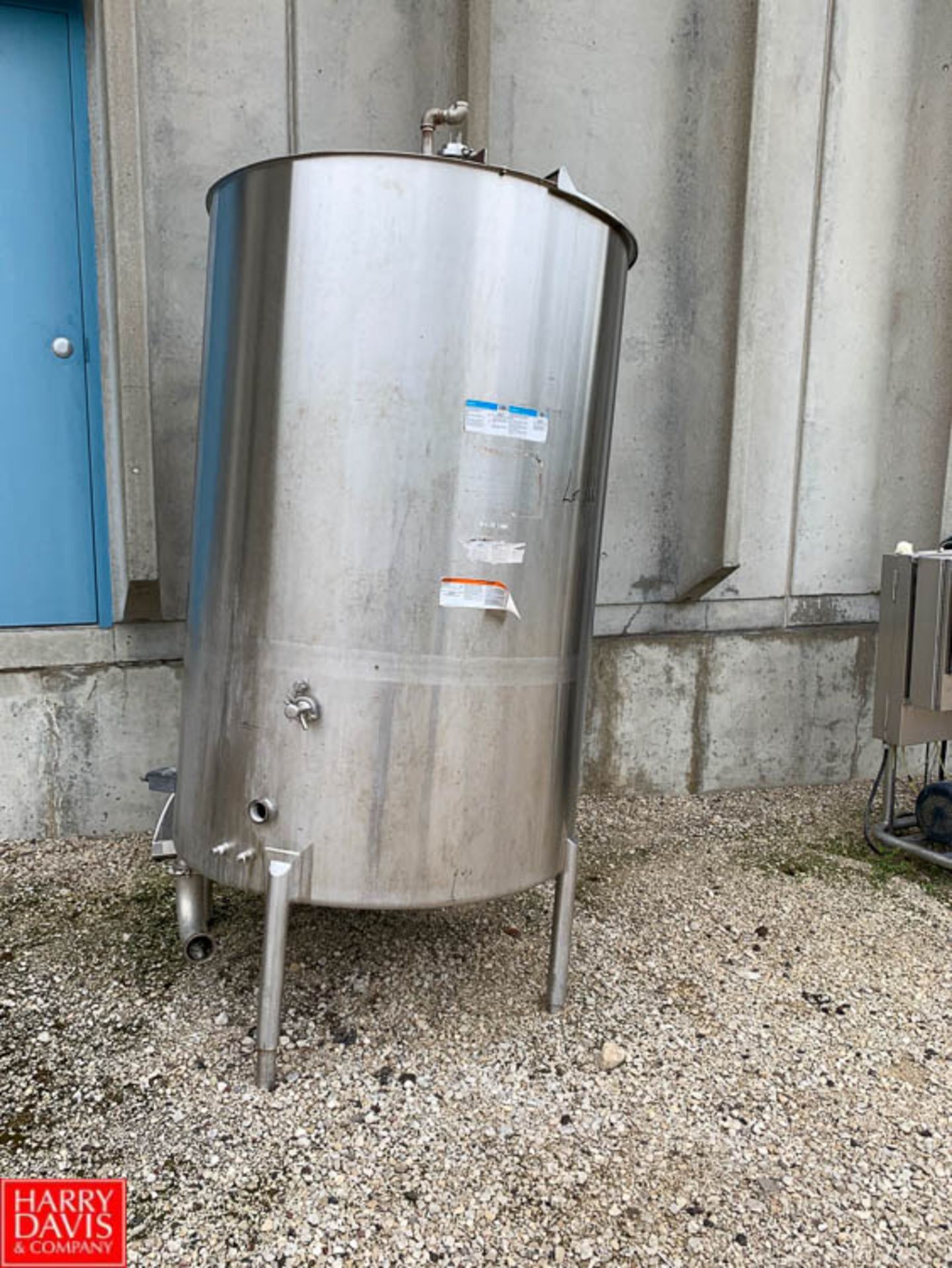 300 Gallon S/S Hinged-Lid Vertical Tank Rigging Fee: $100 *LOCATED IN: Kiel, Wisconsin