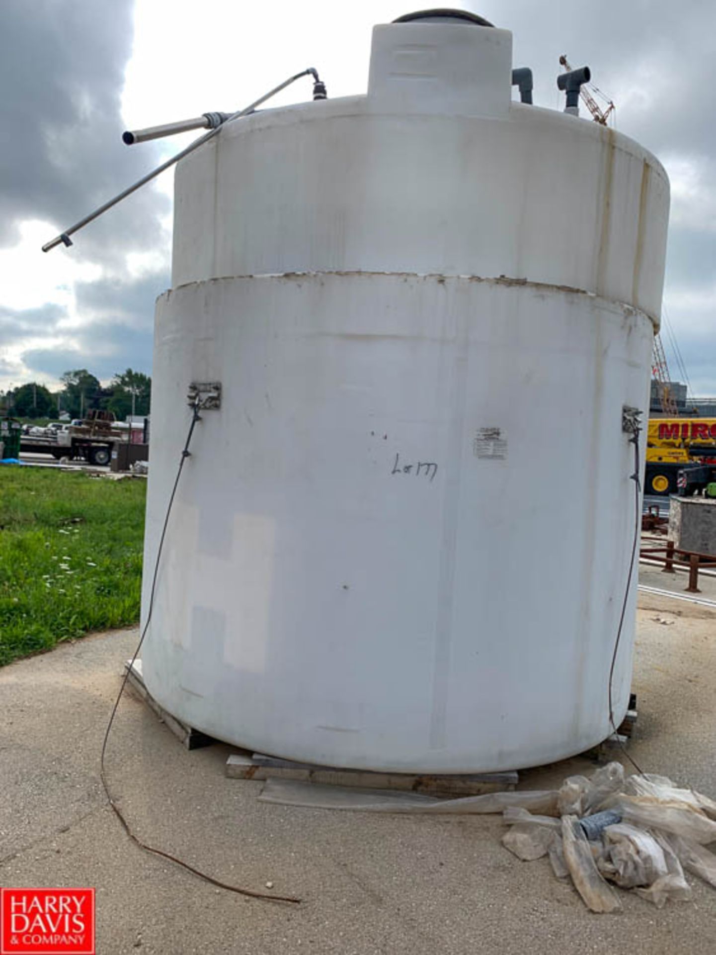 2,000 Gallon Vertical Plastic Tank with Container Rigging Fee: $200 *LOCATED IN: Kiel, Wisconsin