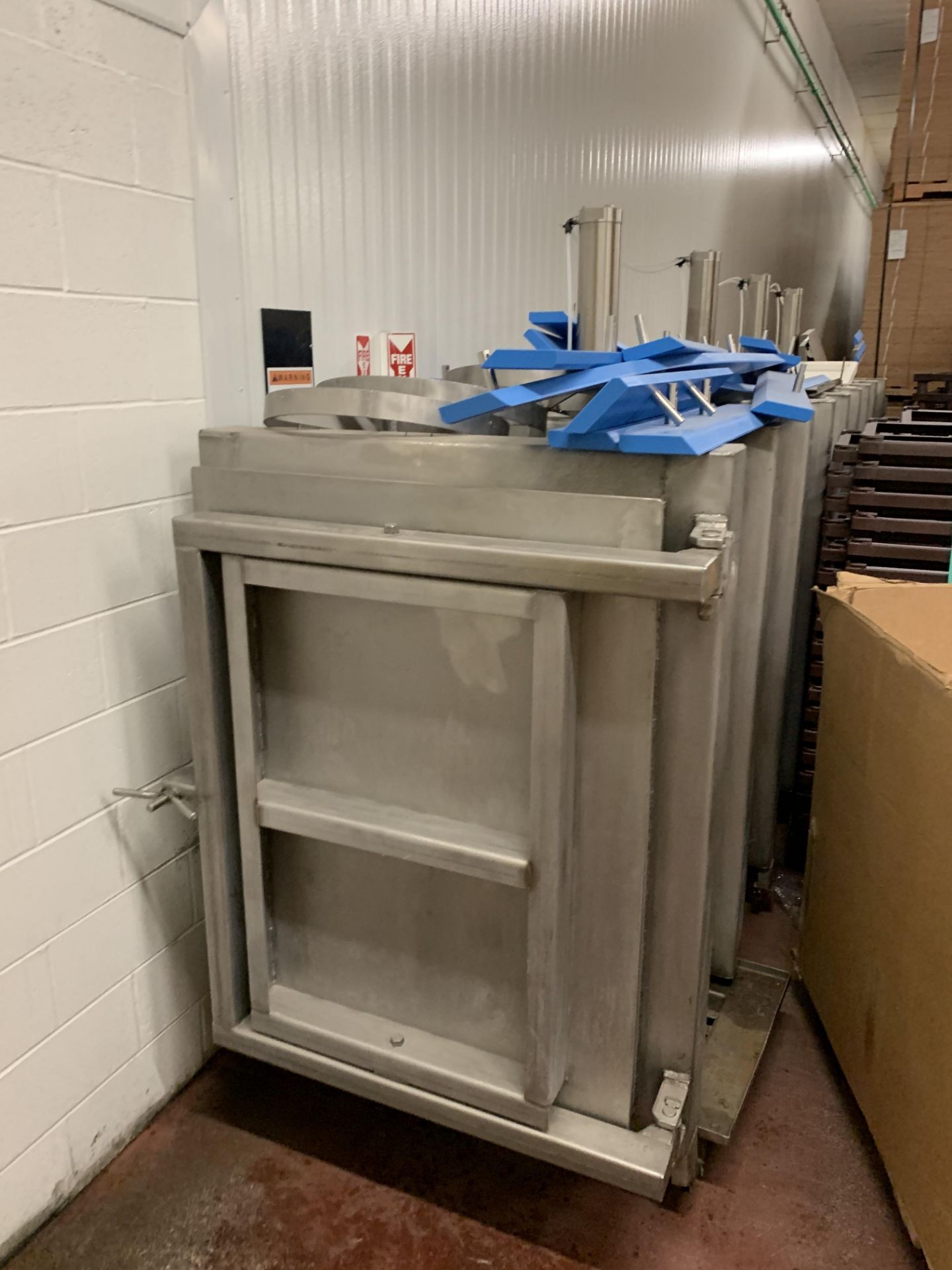 640 LB S/S Vacuum Block Chamber, 16' Length Rigging Fee: $500 *LOCATED IN: Kiel, Wisconsin