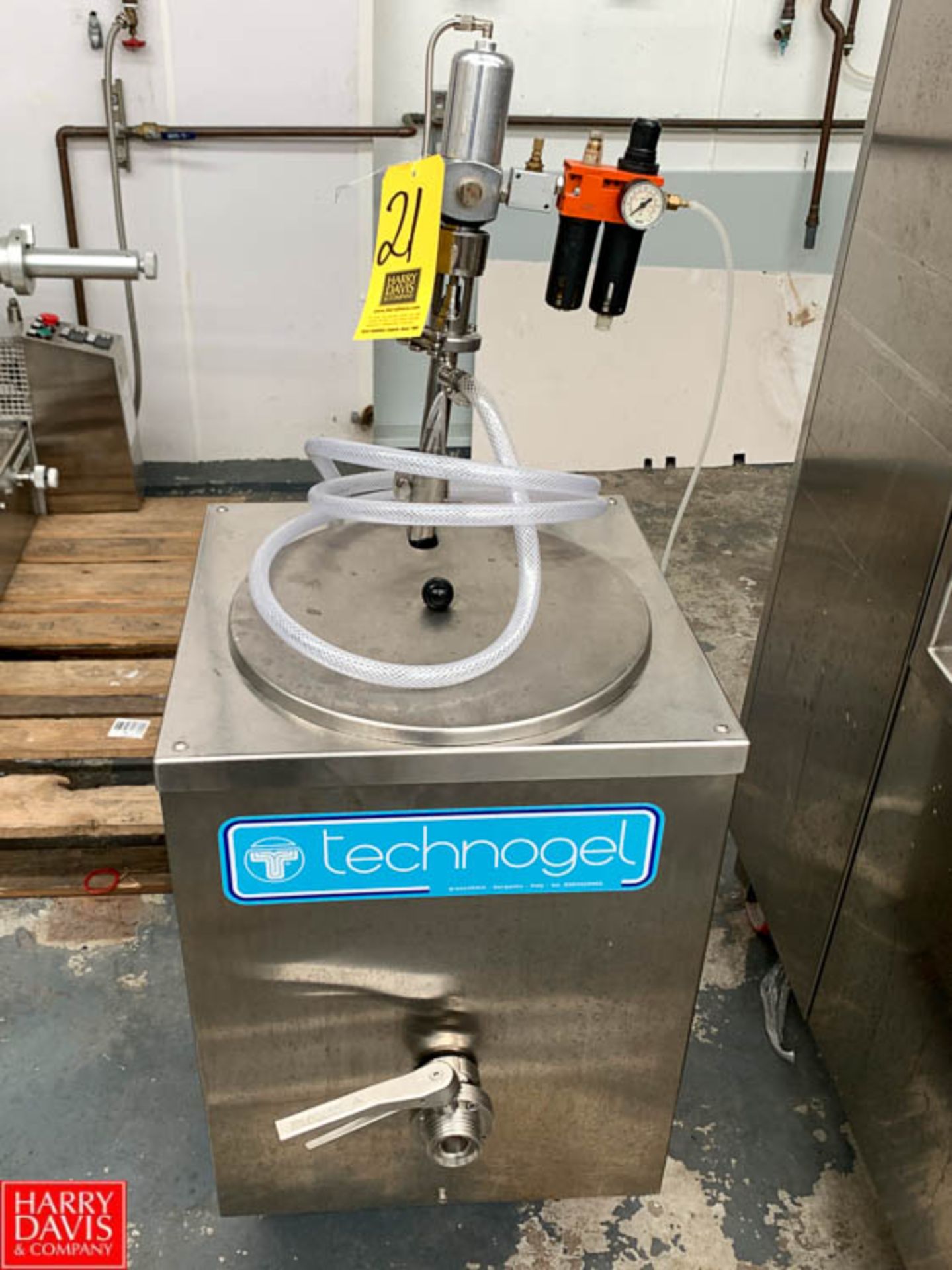 2014 Technogel Varigatore Model PN LT1, S/N 006635L Location: Long Island City, New York Rigging