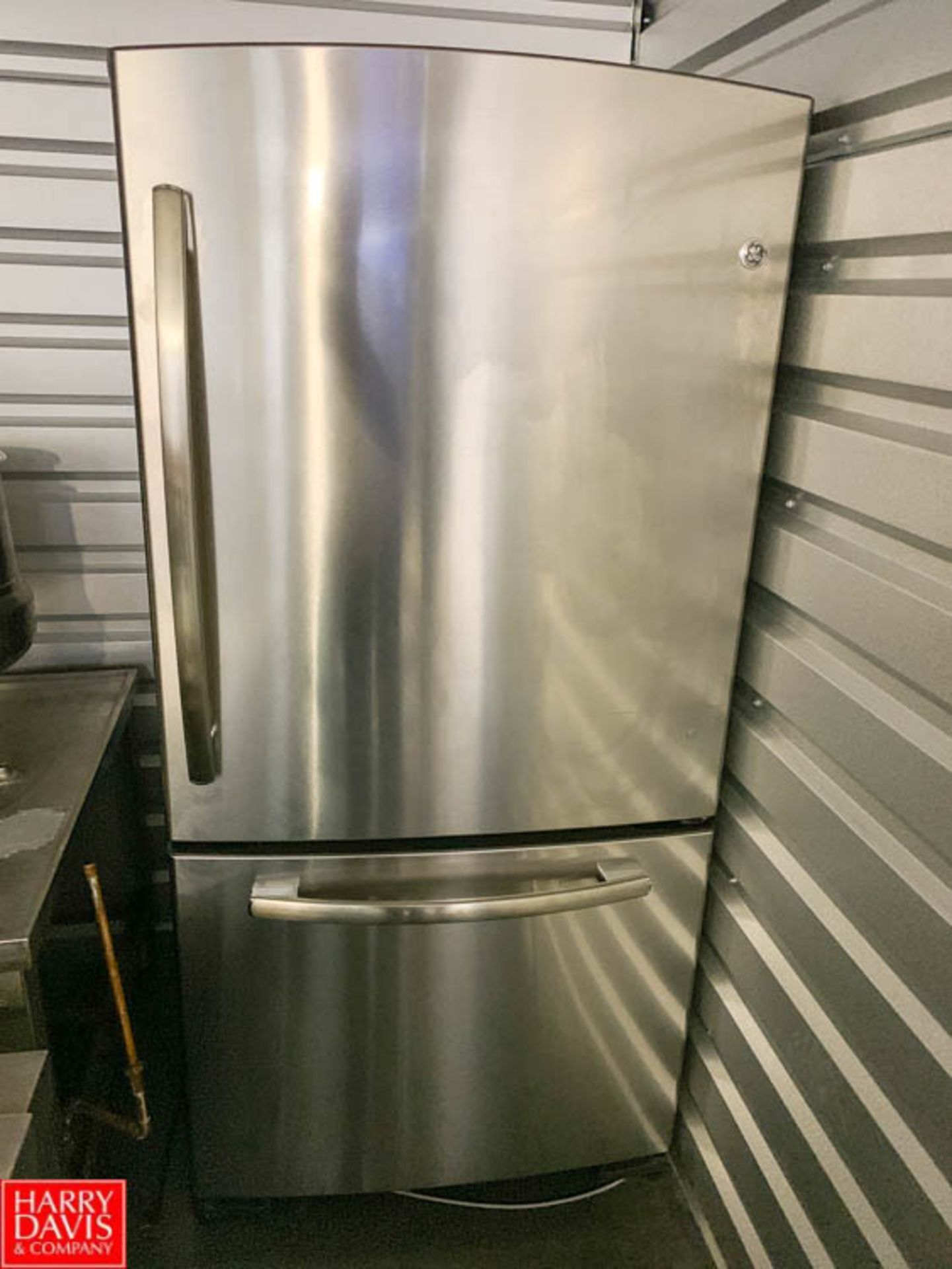 GE Top and Bottom Refrigerator/Freezer Model GDE23GSHBRSS, with S/S Finish **Item Located in Denver,