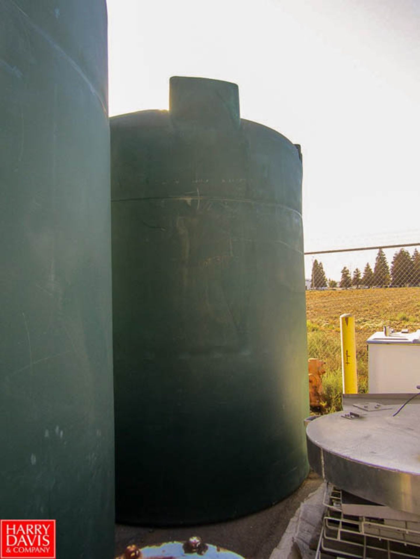 5 000 Gallon Poly Tank **Located in Modesto Rigging Fee: $ 250