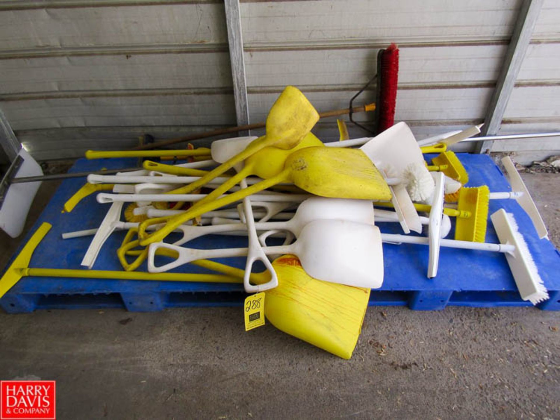 Pallet of Plastic Shovels Scrub Brushes & Squeegees Rigging Fee: $ 25