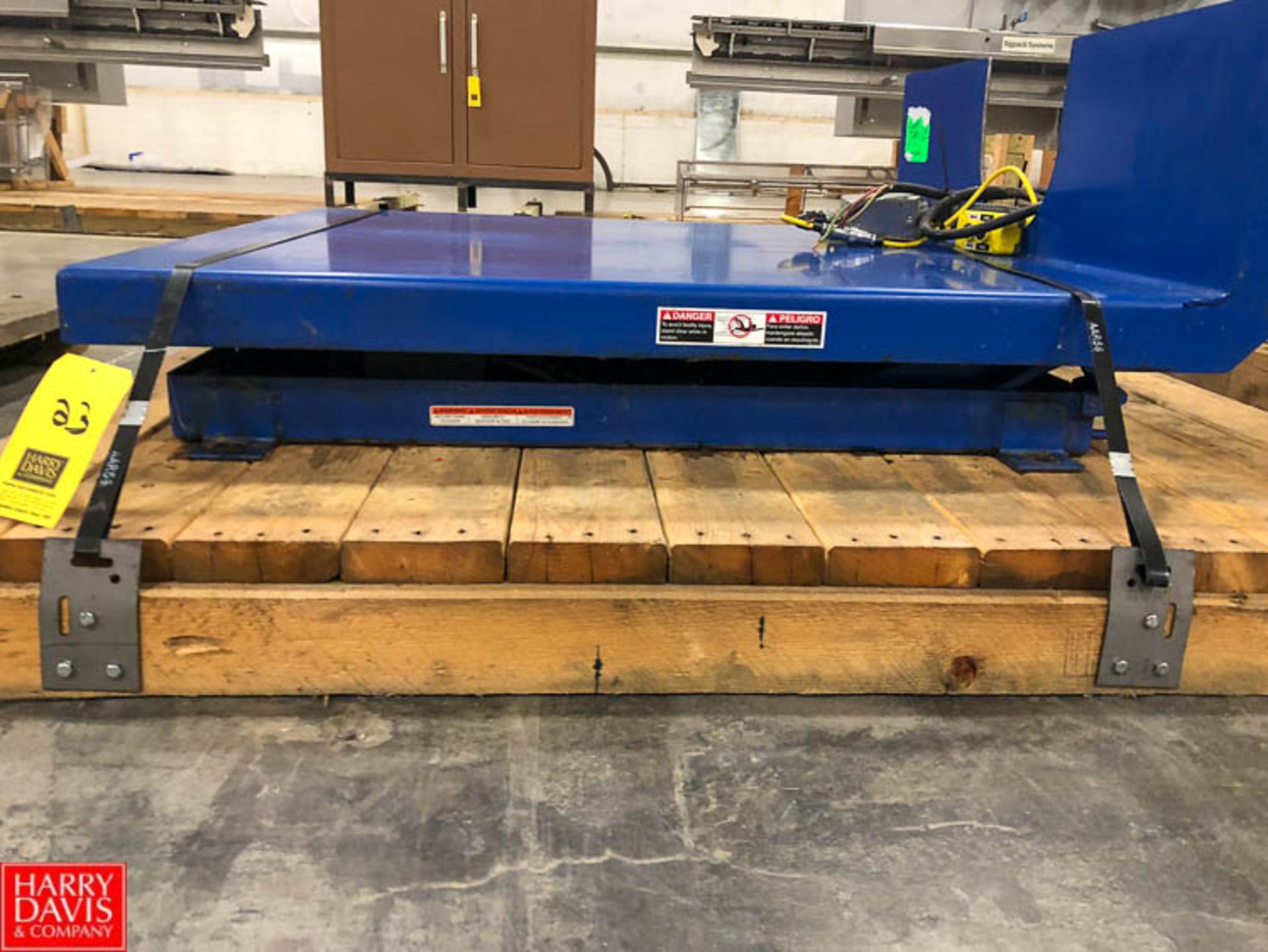 Hydraulic Tote Lifter, 2,500 LB Capacity Rigging Fee: $75 - Image 2 of 2