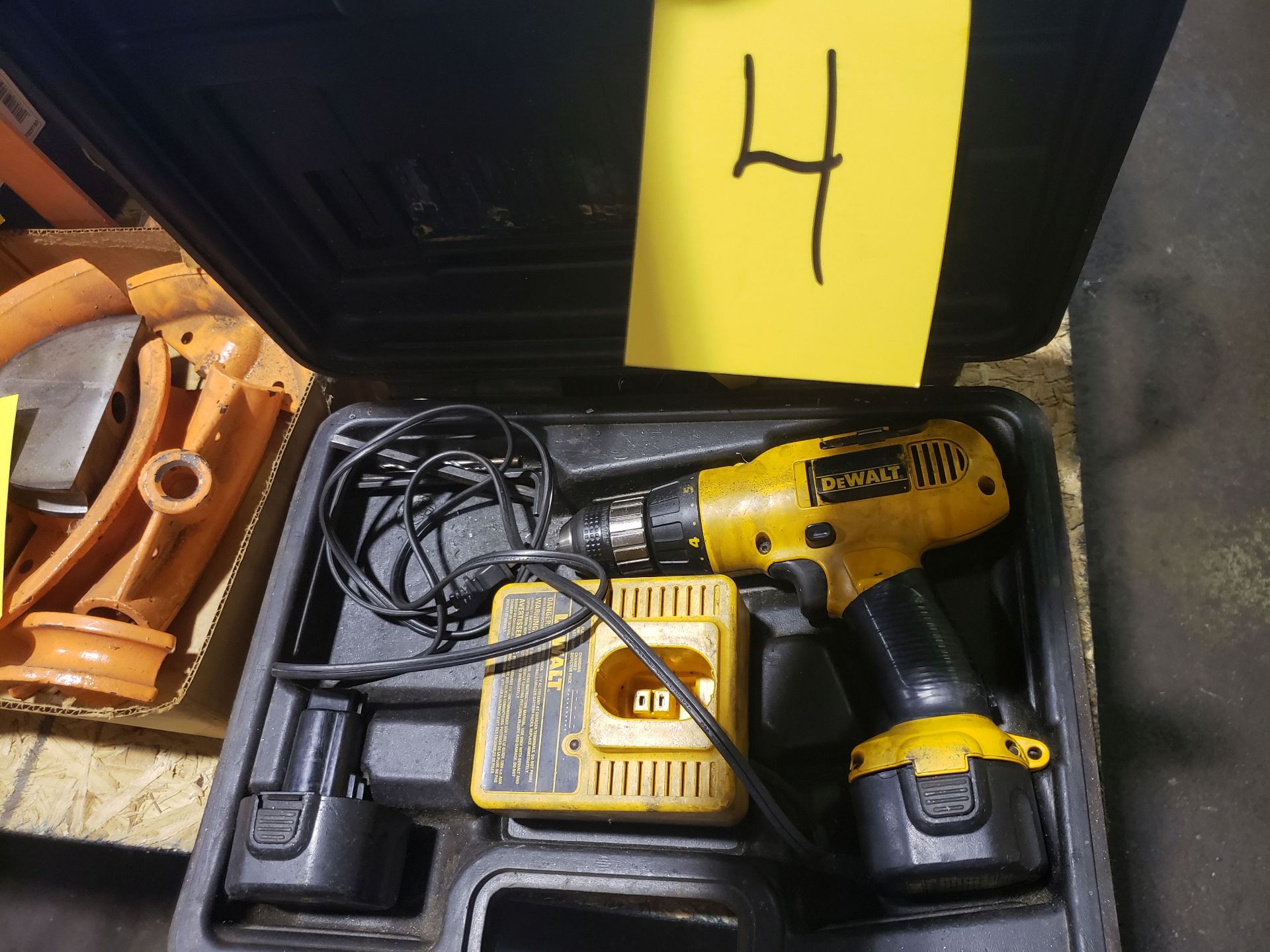 DEWALT CORDLESS DRILL & CHARGER IN CASE