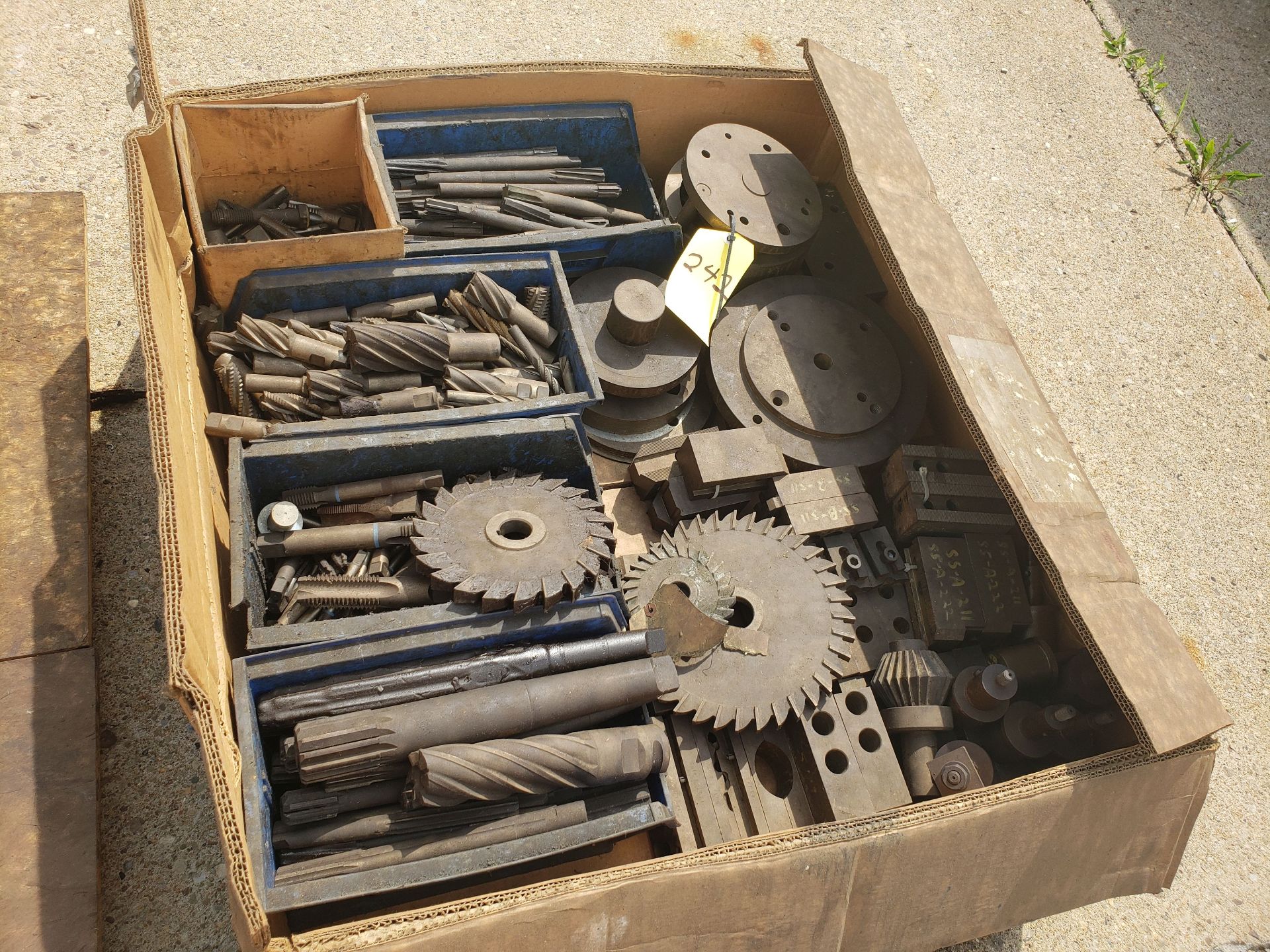 SKID OF CUTTERS & END MILLS