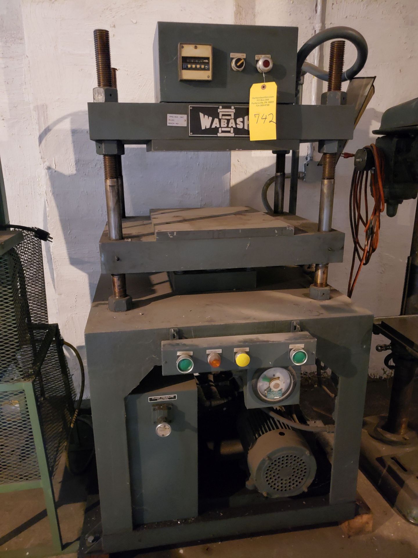 WABASH STRAIGHTENING PRESS 50 TON, 32X24 TABLE, 26”x18” BETWEEN COLUMNS