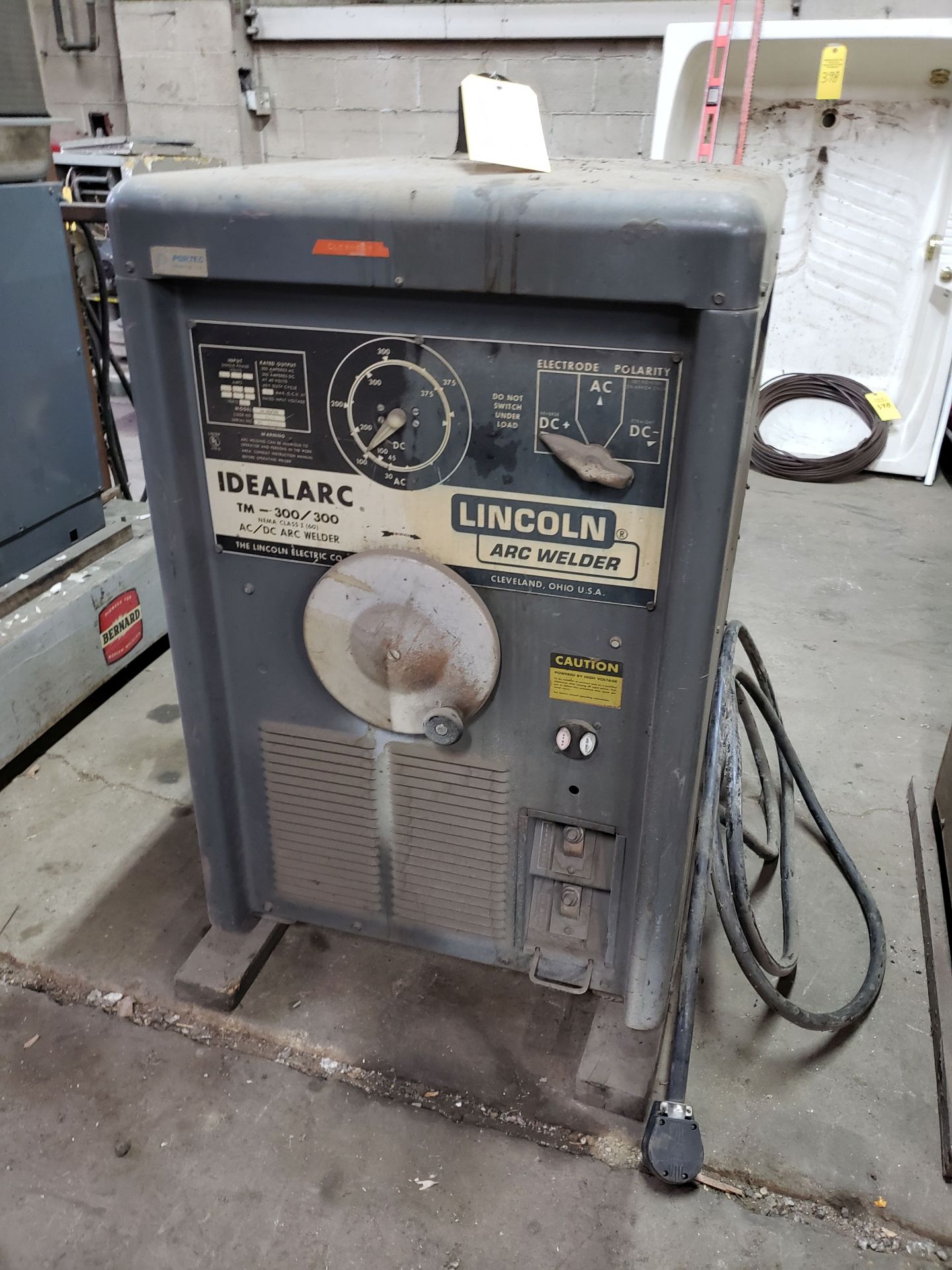 LINCOLN IDEALARC TM 300/300 WELDER SN AC-474961, CODE 8174