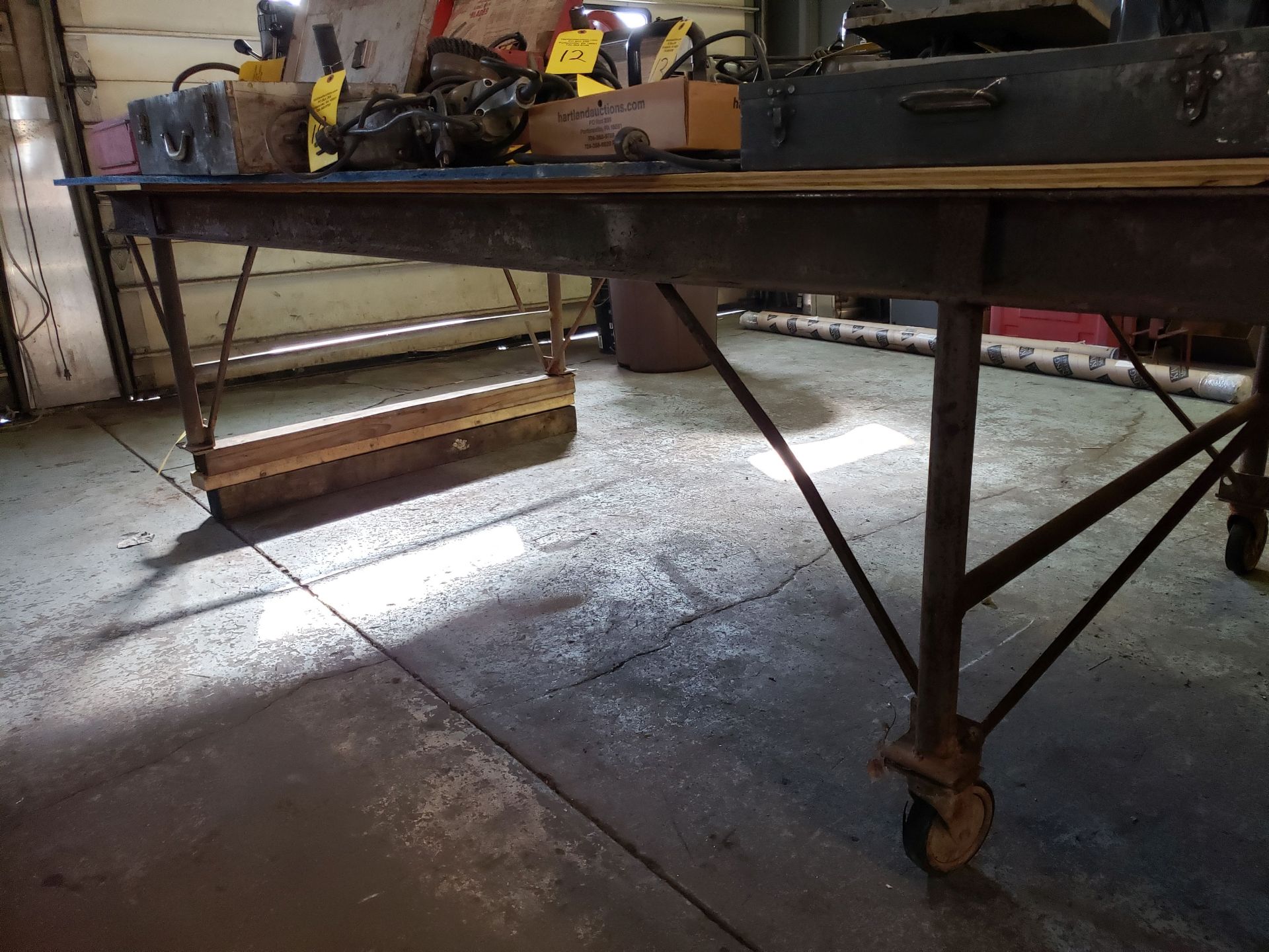 9'X4' TABLE FRAME, W 2 CASTERS