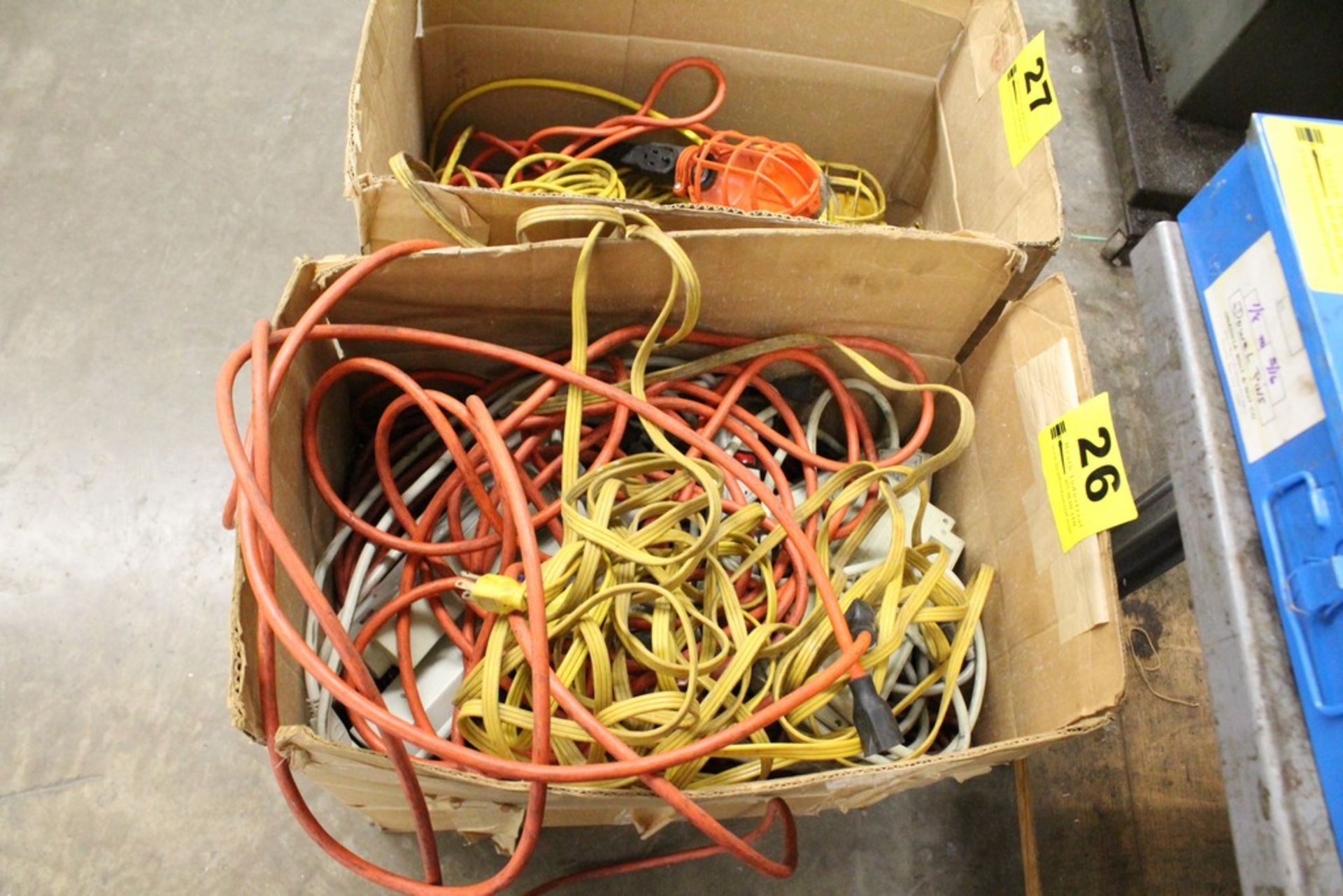 LARGE QTY OF EXTENSION CORDS & OUTLET STRIPS IN BOX