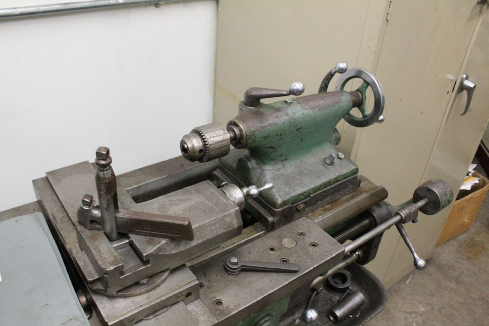MONARCH MODEL 10 EE PRECISION TOOLROOM LATHE 26080: 12.5" SWING, 20" BETWEEN CENTERS, 8" 3-JAW - Image 7 of 10