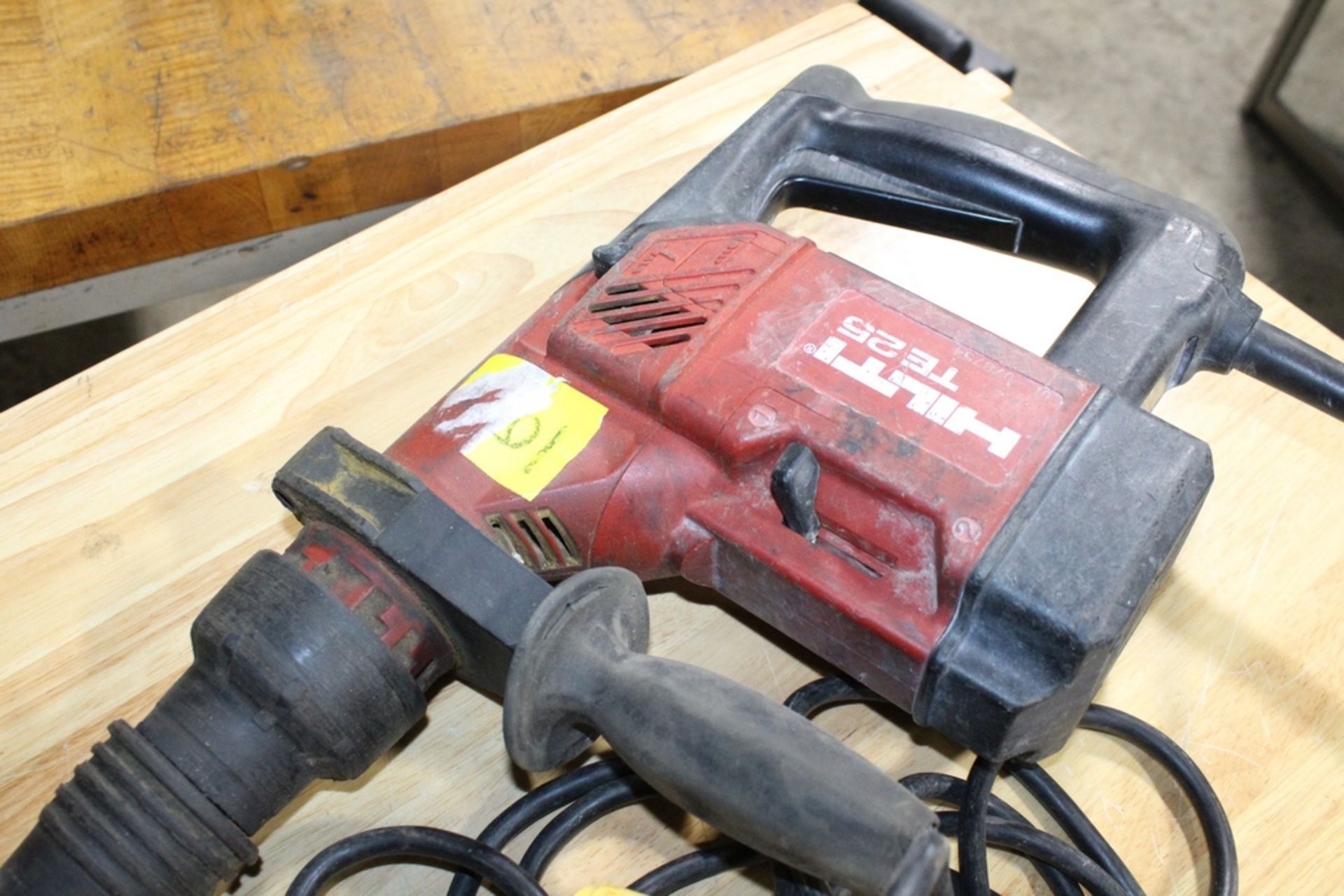 HILTI MODEL TE25 ROTARY HAMMER DRILL - Image 2 of 2