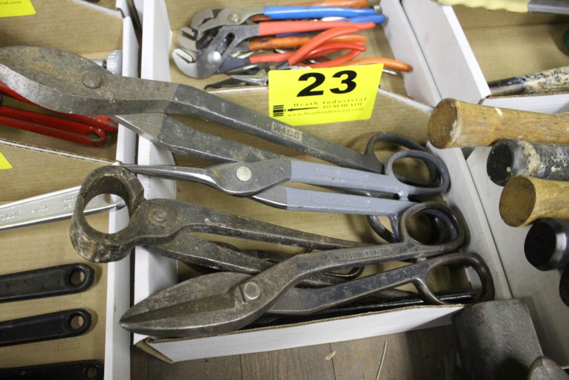 LARGE SHEET METAL SHEARS AND NIPPERS