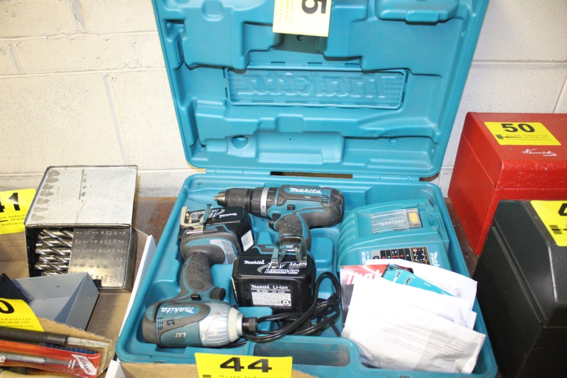 MAKITA 18 VOLT CORDLESS IMPACT DRIVER SET