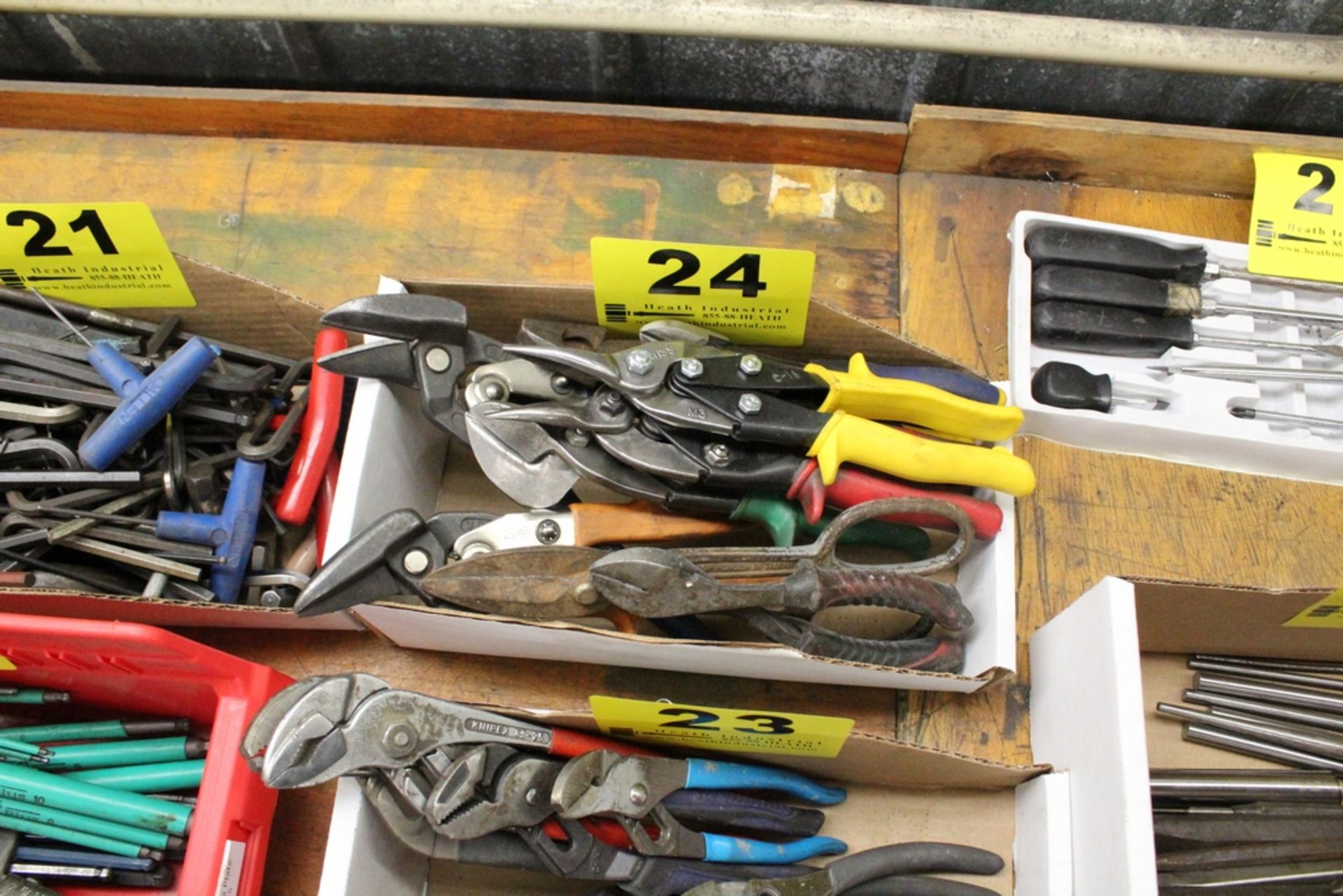 ASSORTED SNIPS & SHEARS IN BOX