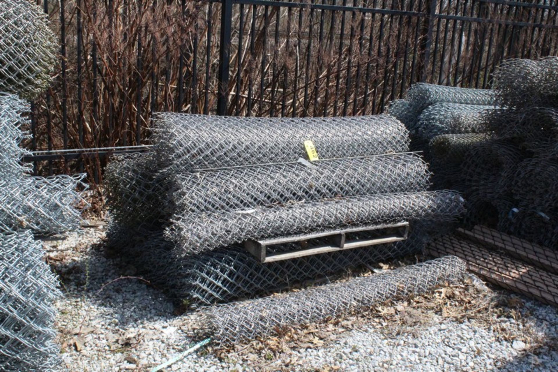 LOT 6' CHAIN LINK FENCE (8 ROLLS)