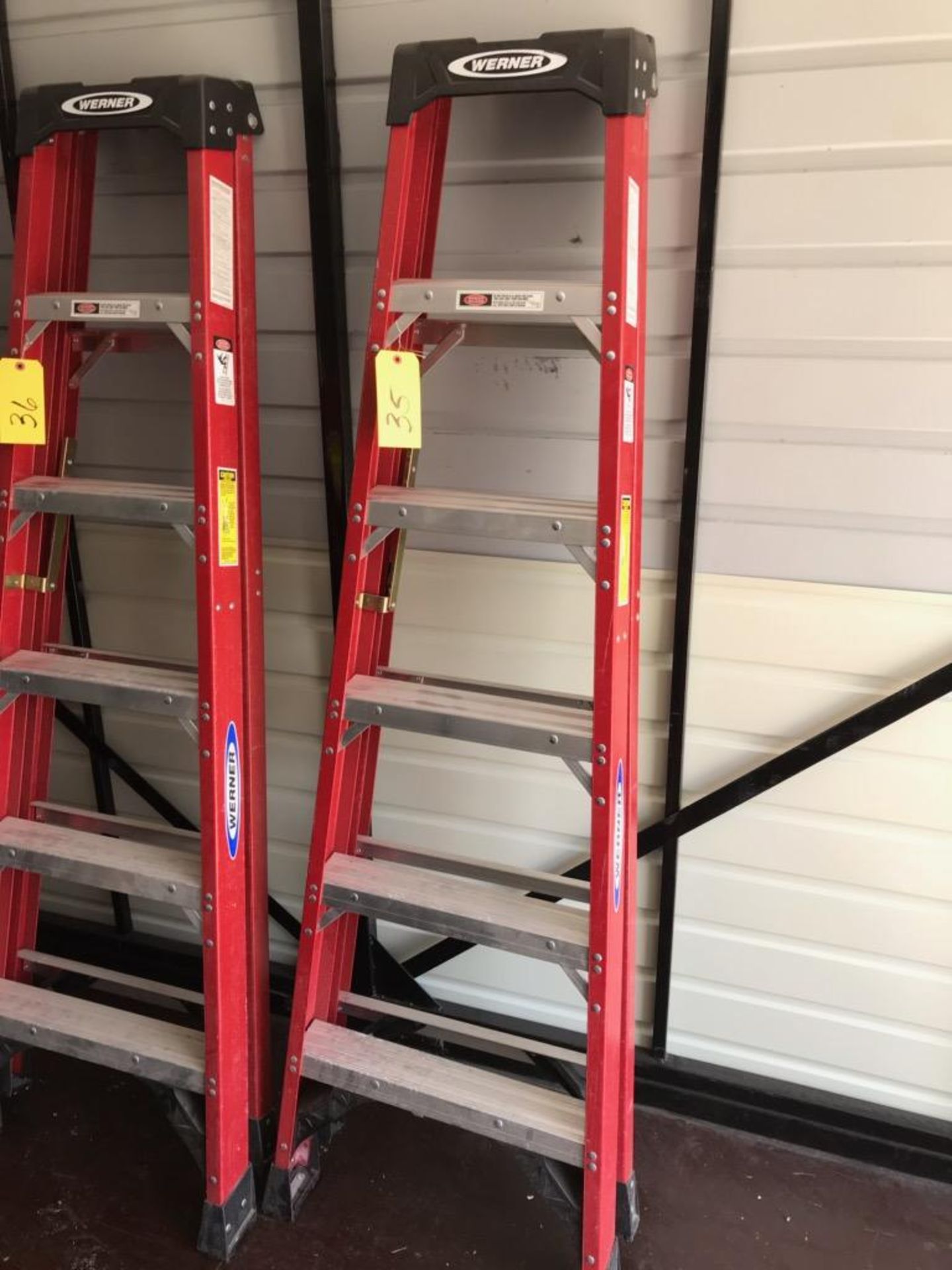 LOUISVILLE 8' FIBERGLASS STEP LADDER