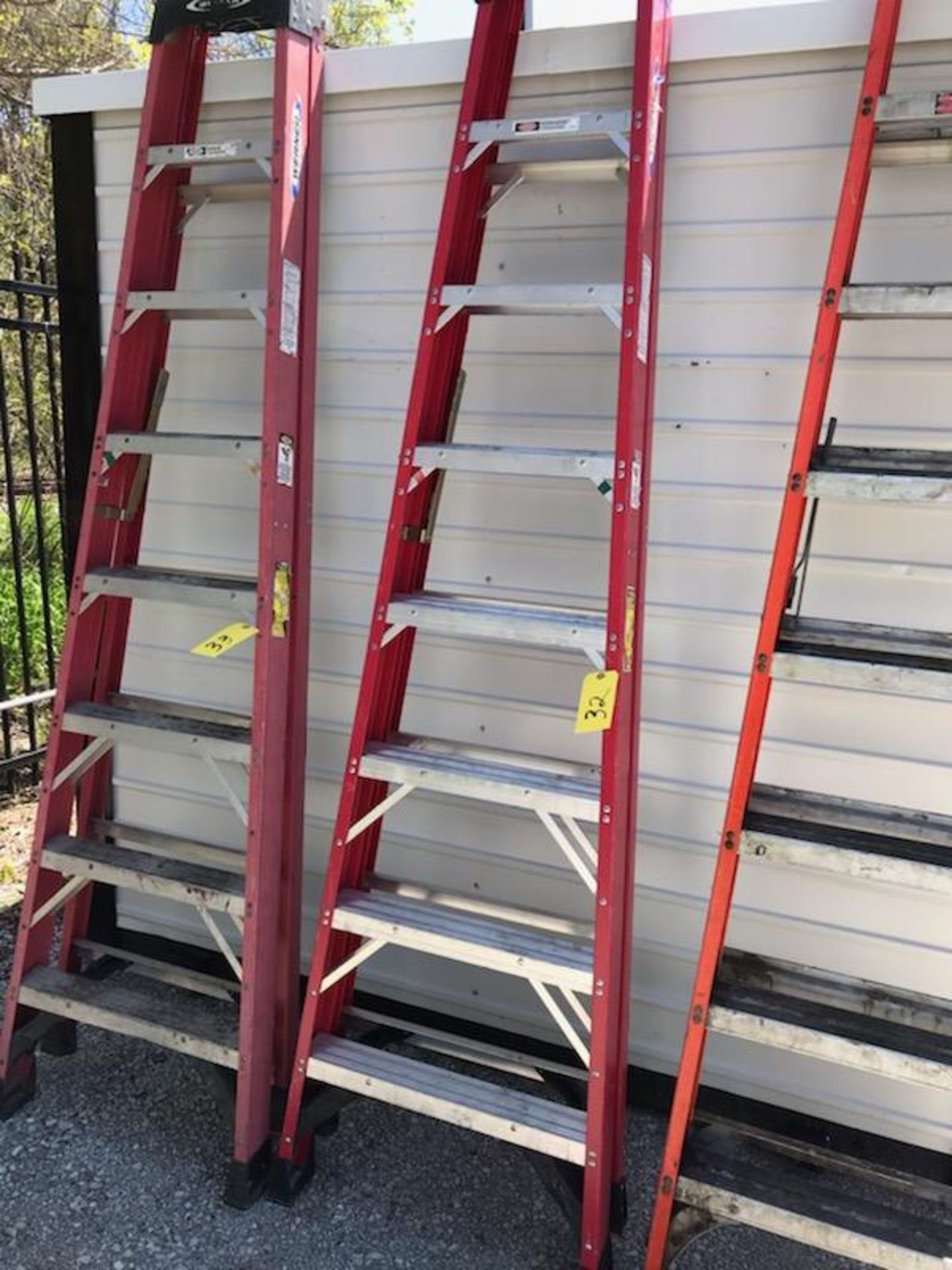 WERNER 8' FIBERGLASS STEP LADDER