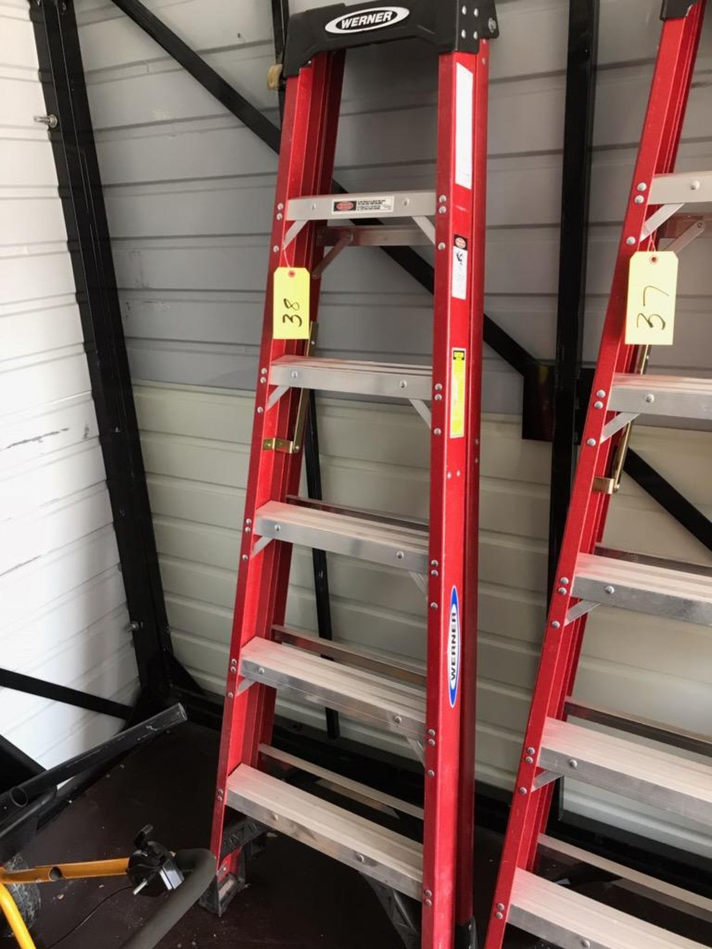 WERNER 6' FIBERGLASS STEP LADDER