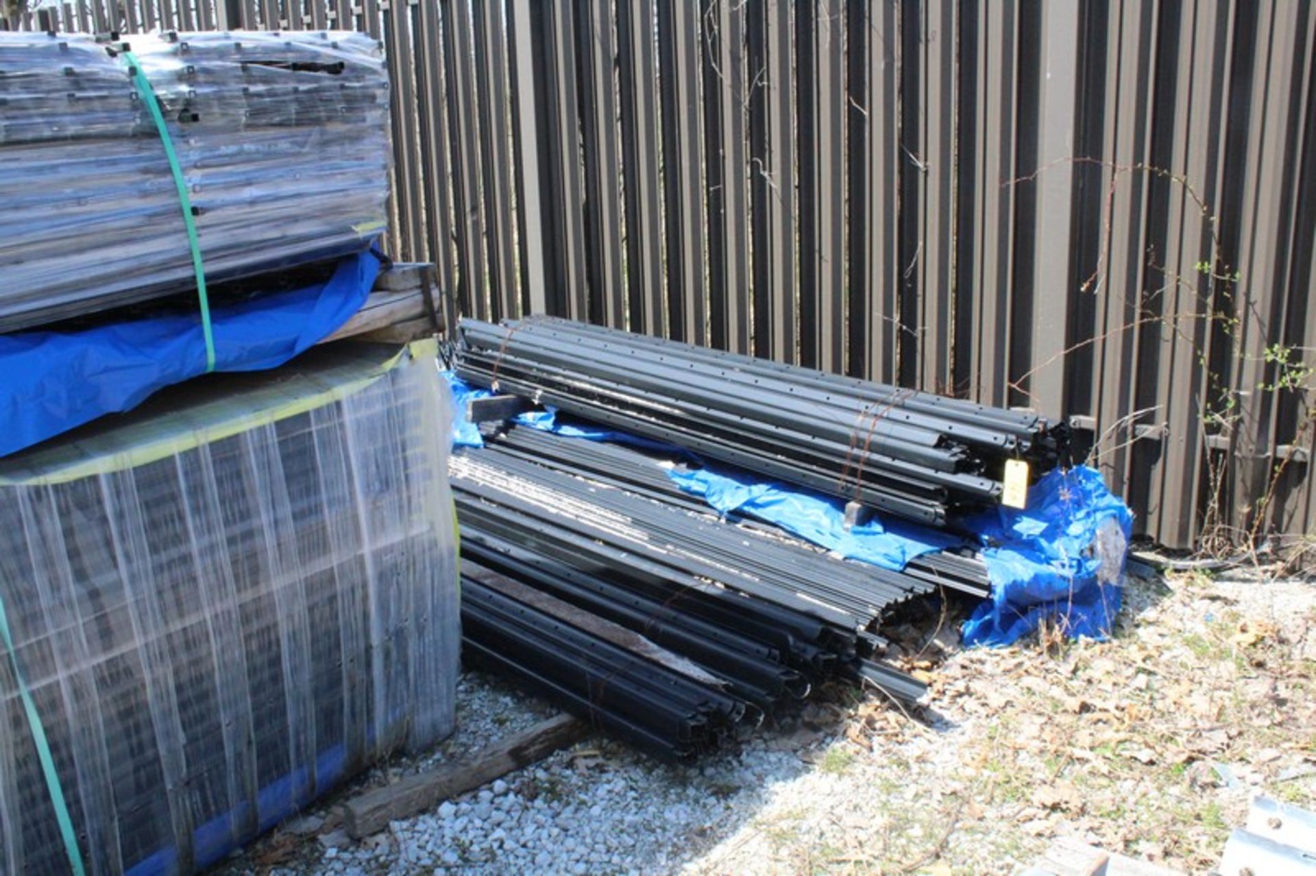 LOT ASSORTED BLACK SECURITY FENCE - Image 3 of 3