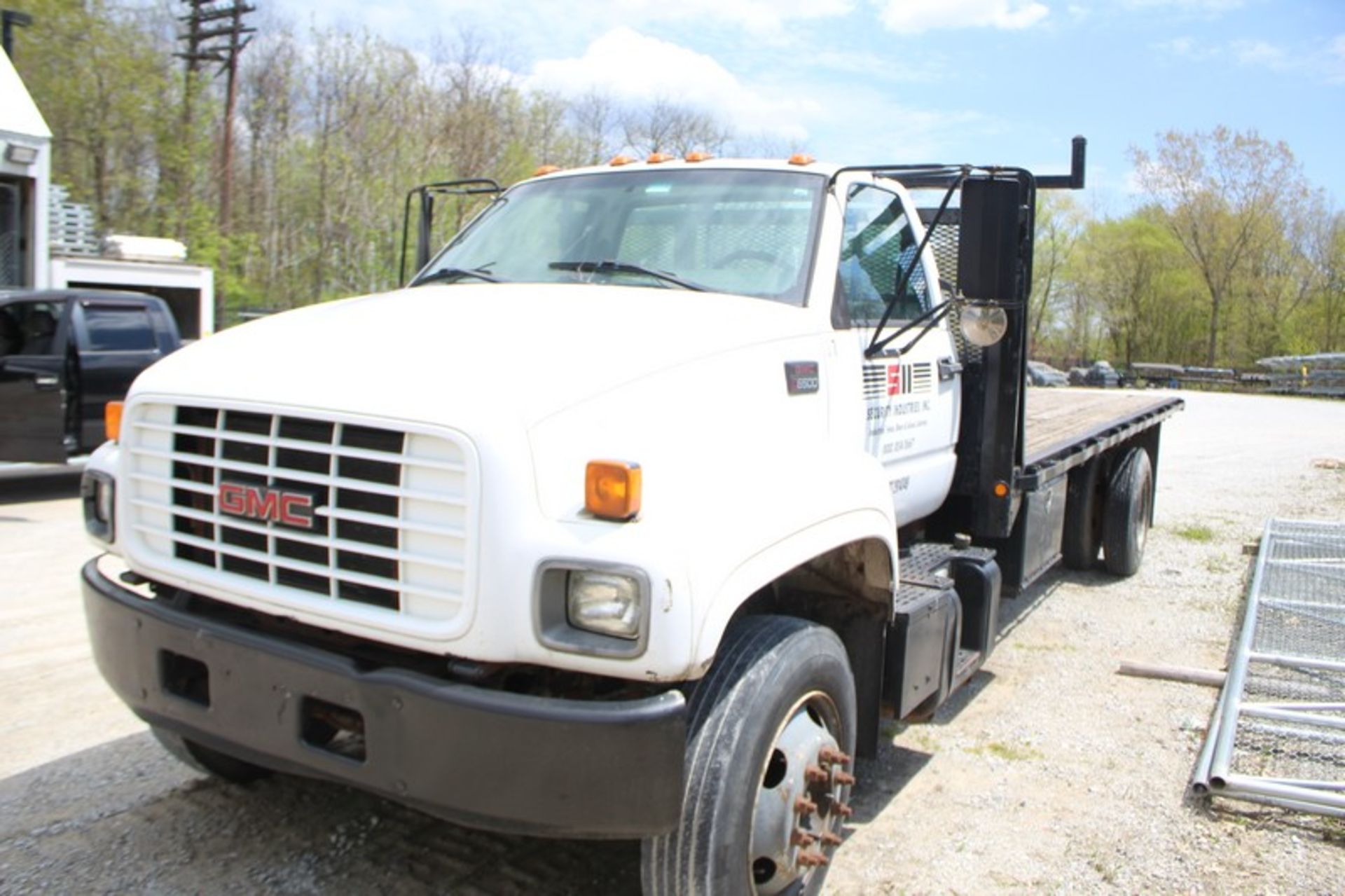 2000 GMC MODEL C6500 FLAT BED TRUCK, VIN 1GDJ7H1C6YJ510006, DIESEL, 22' WOOD DECK, AUTOMATIC - Image 3 of 3