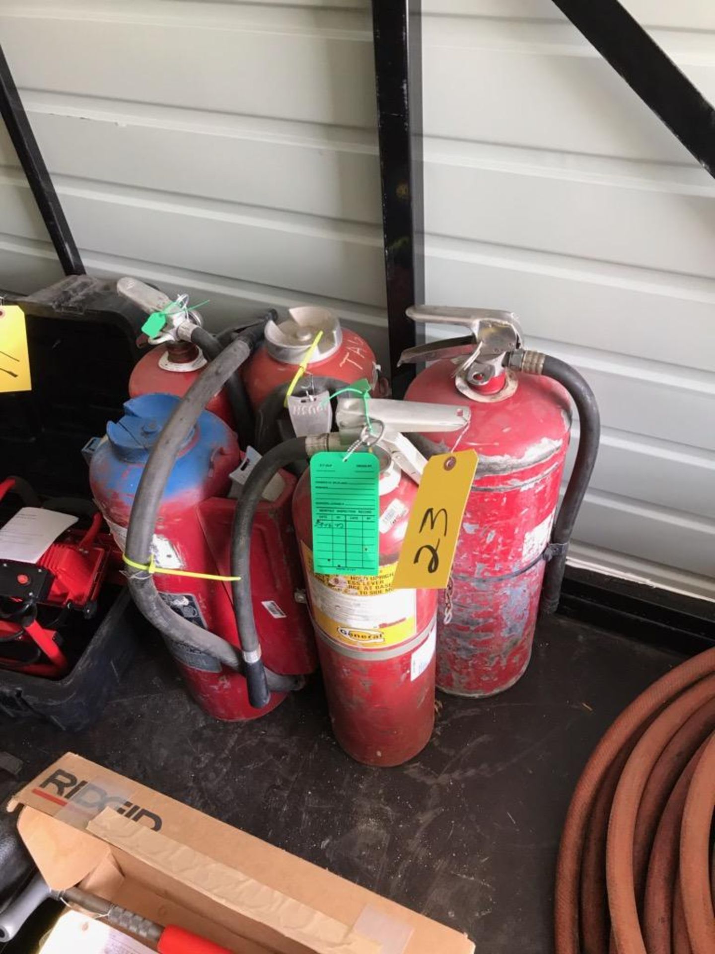 LOT FIRE EXTINGUISERS